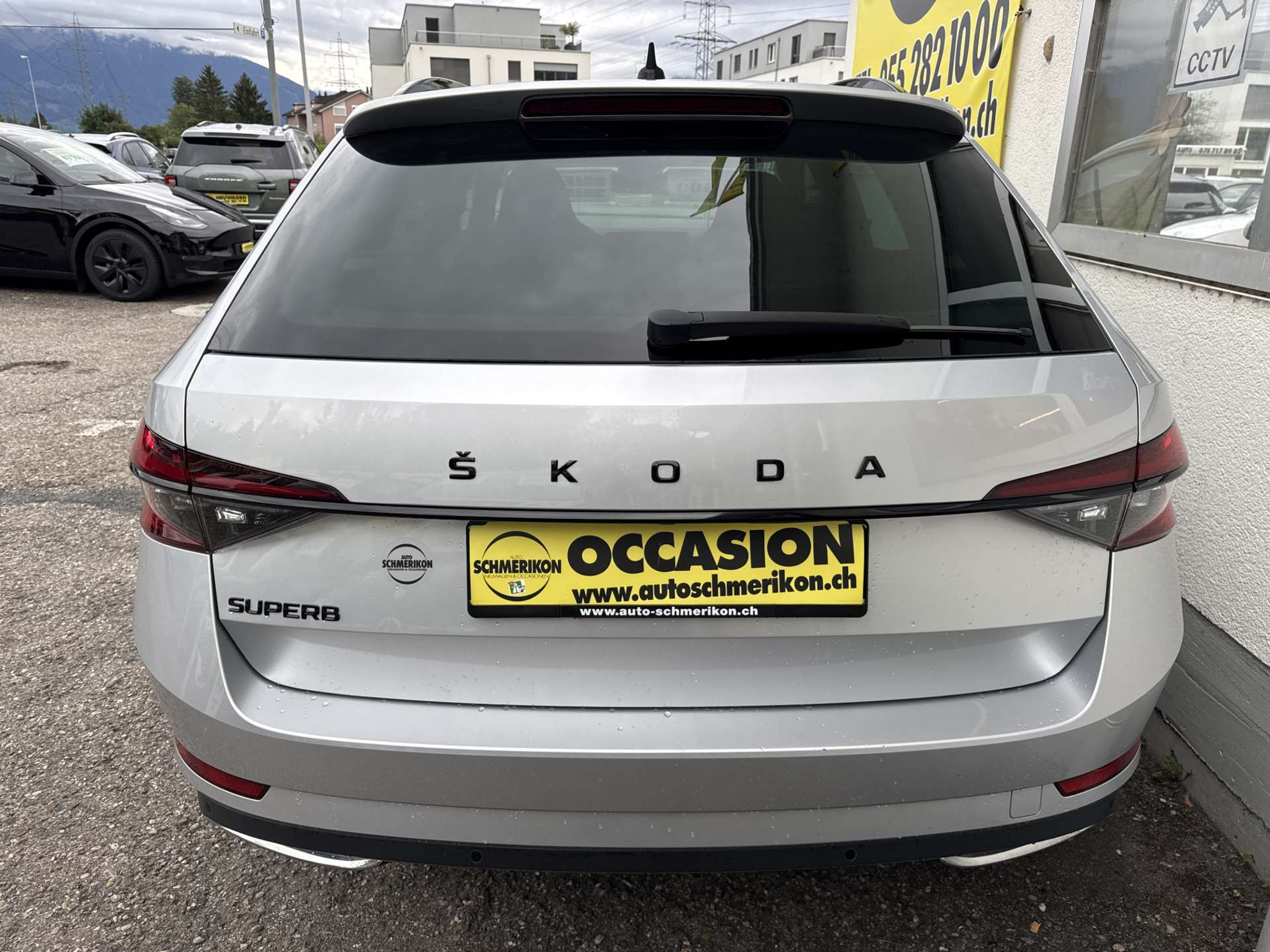 listing desktop thumbnail image 3