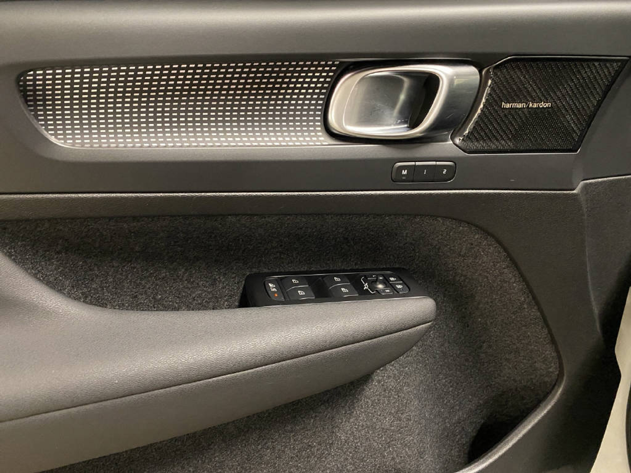 listing desktop thumbnail image 11