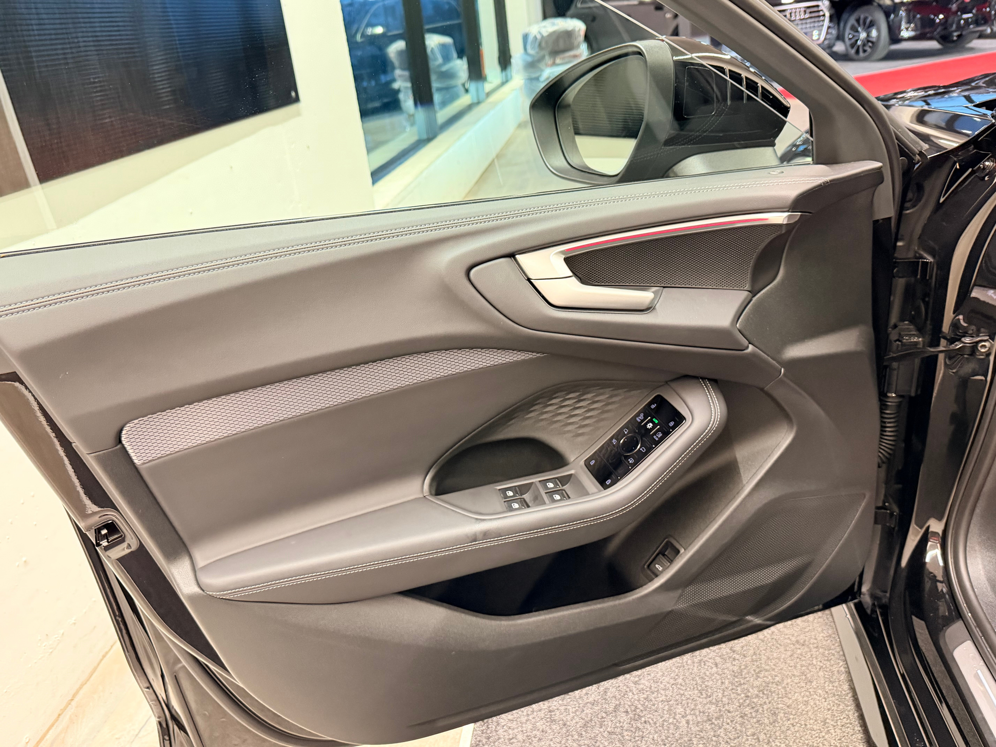 listing desktop thumbnail image 12