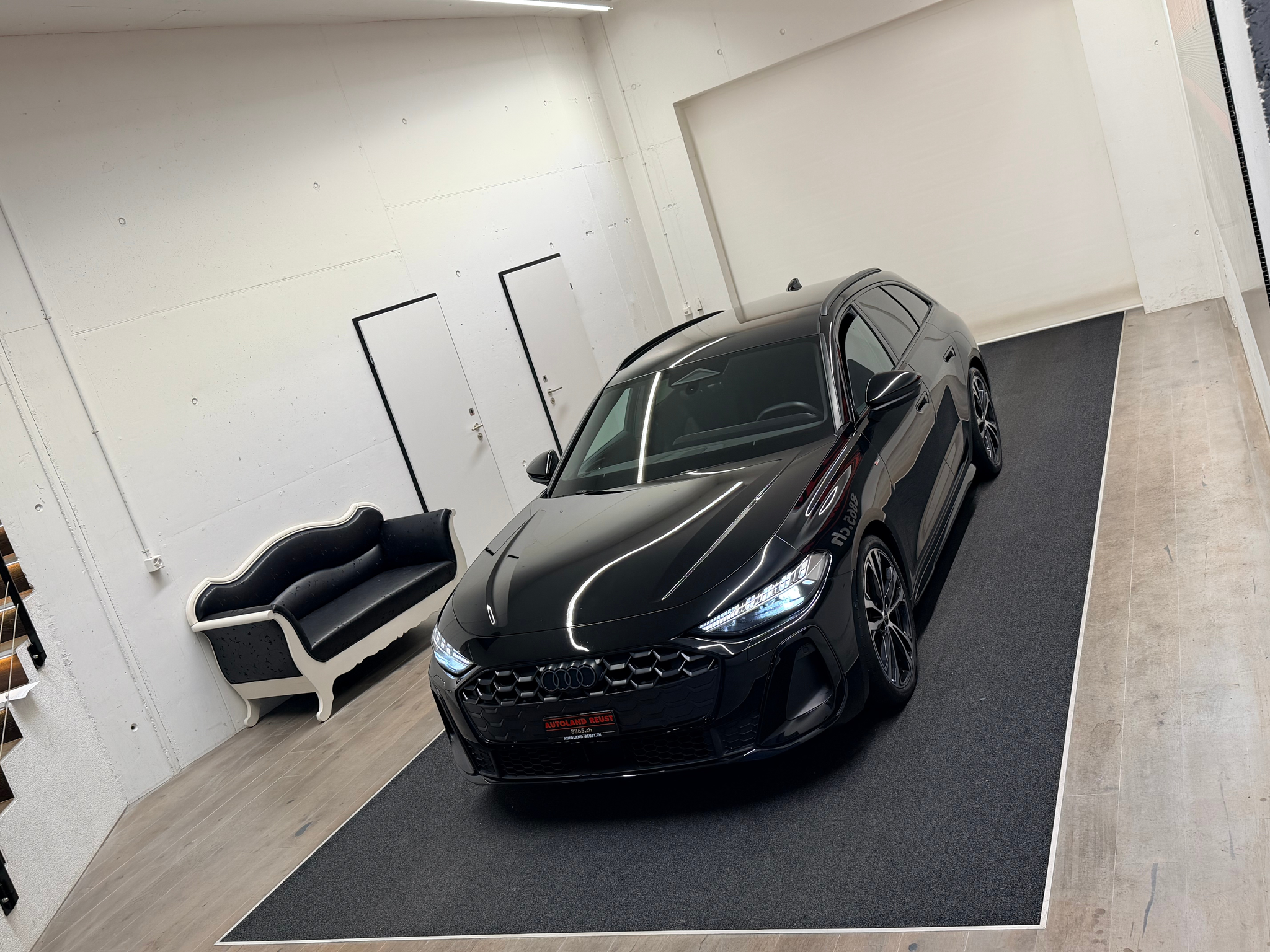 listing desktop thumbnail image 3