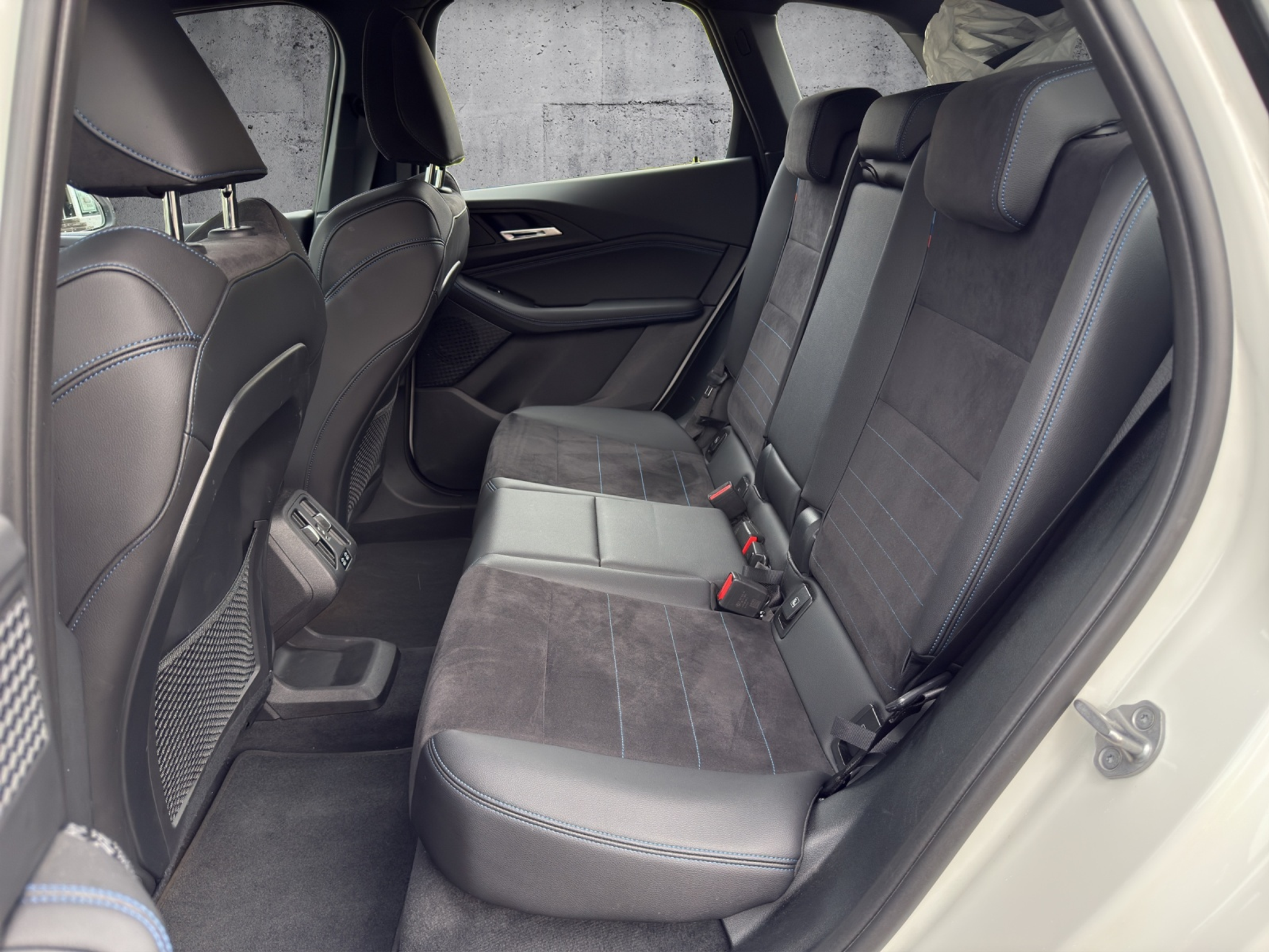 listing desktop thumbnail image 12