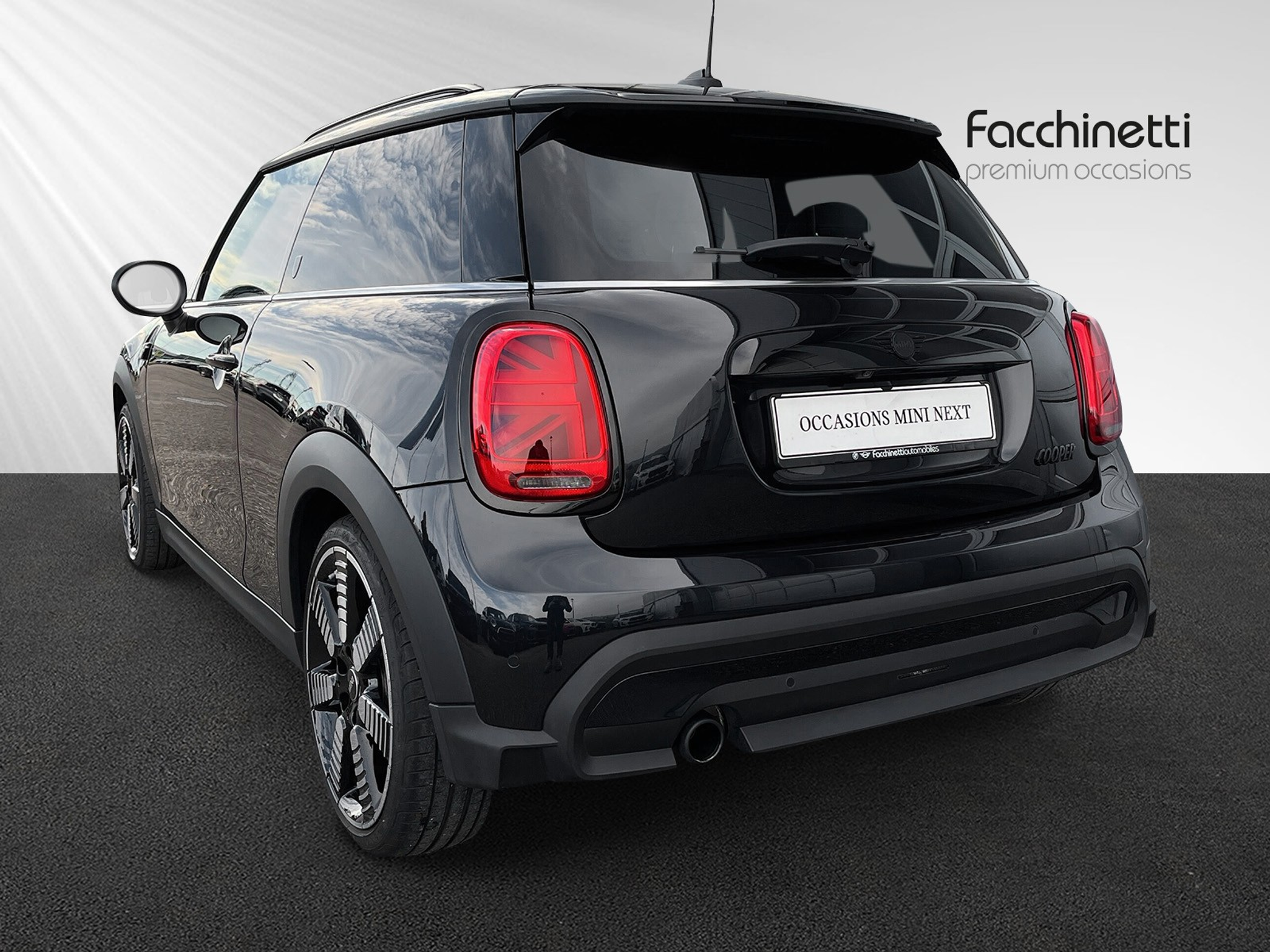 listing desktop thumbnail image 2