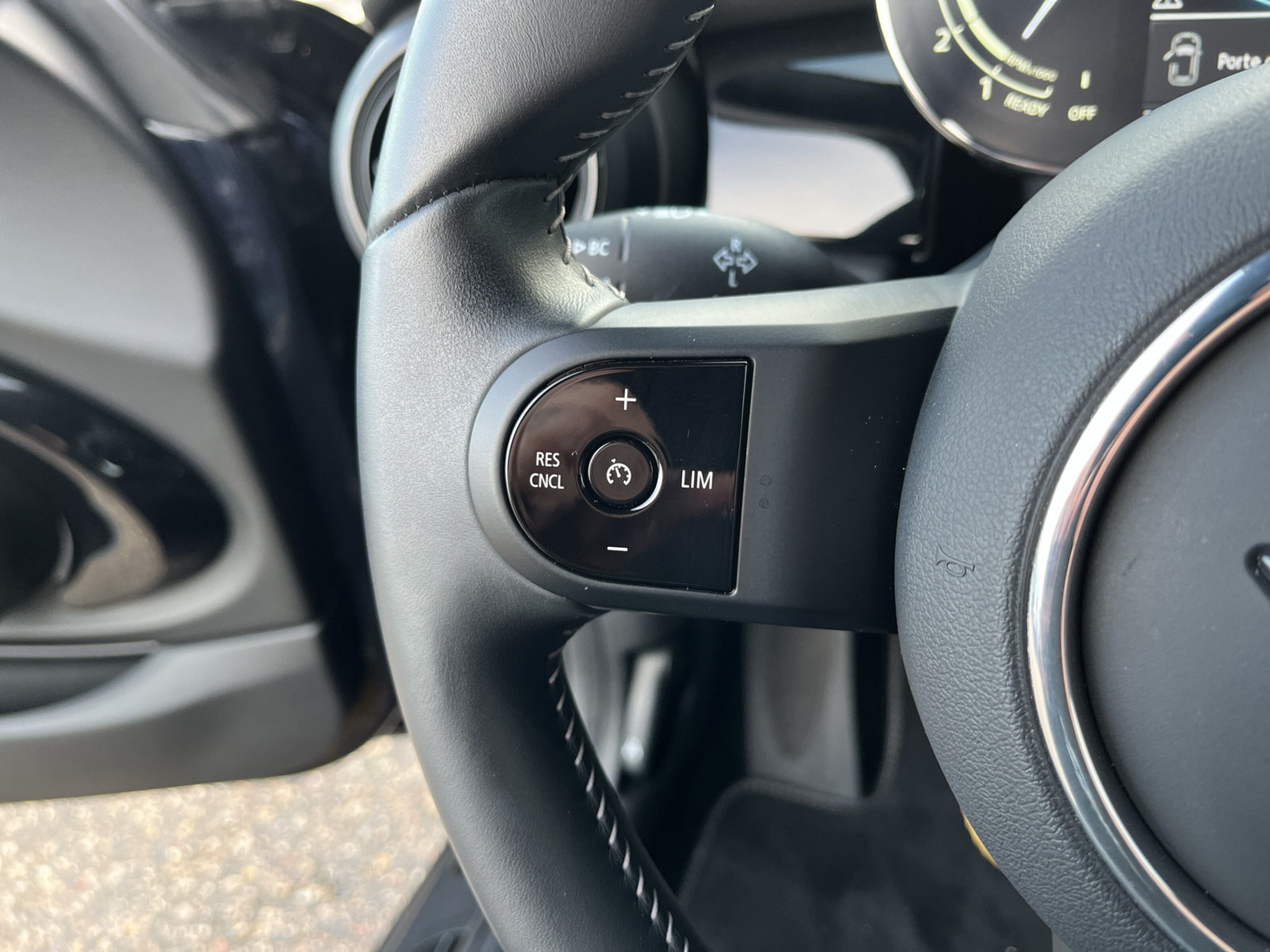 listing desktop thumbnail image 14