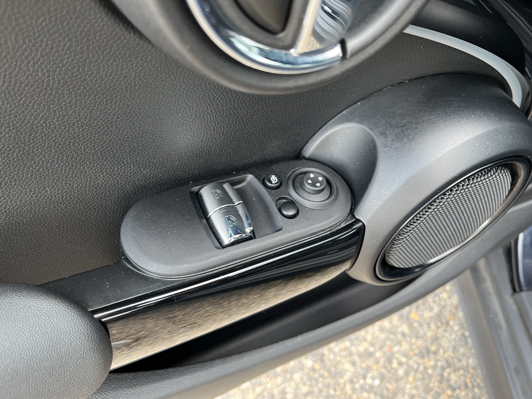 listing desktop thumbnail image 16