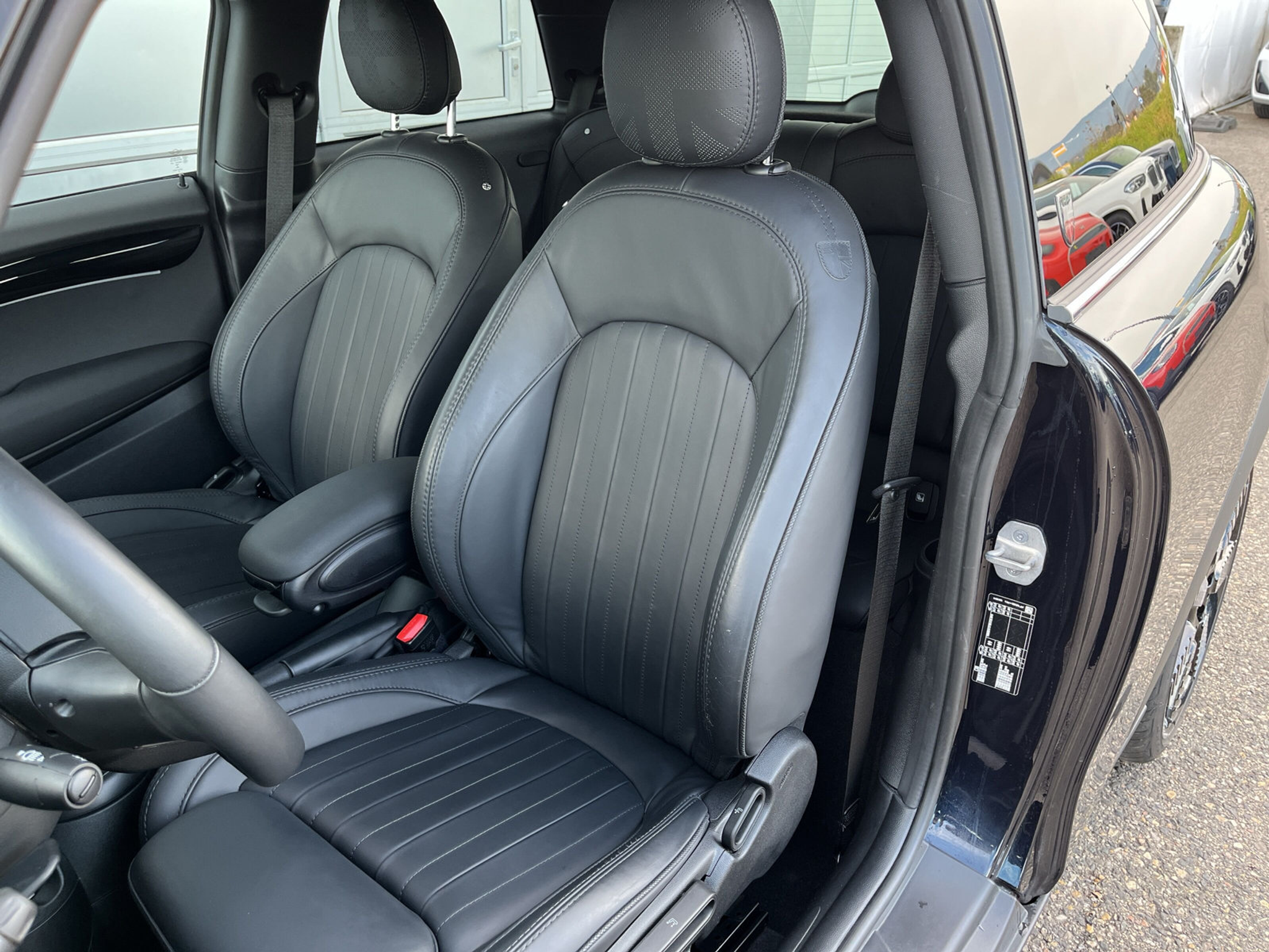 listing desktop thumbnail image 9