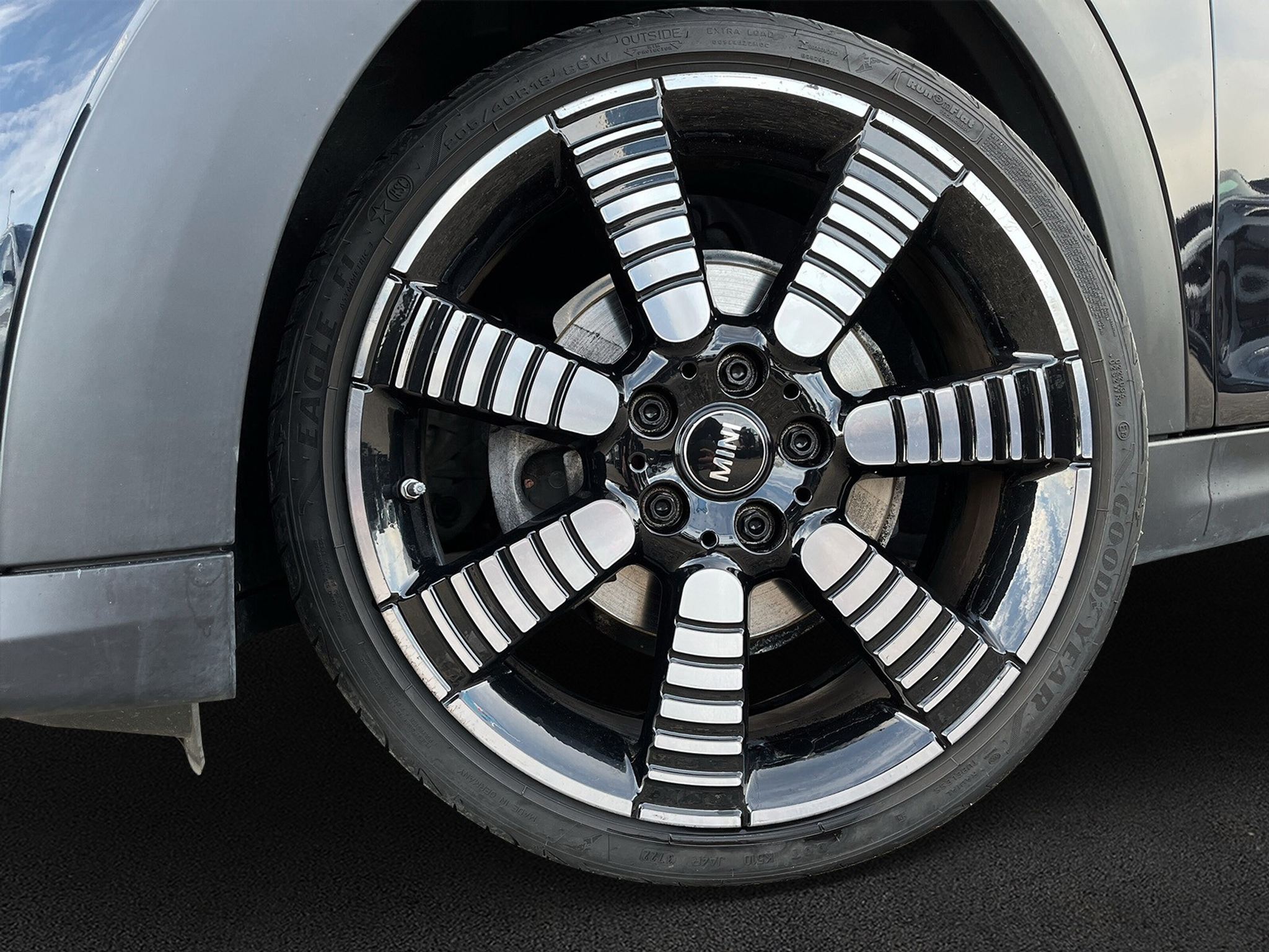 listing desktop thumbnail image 8