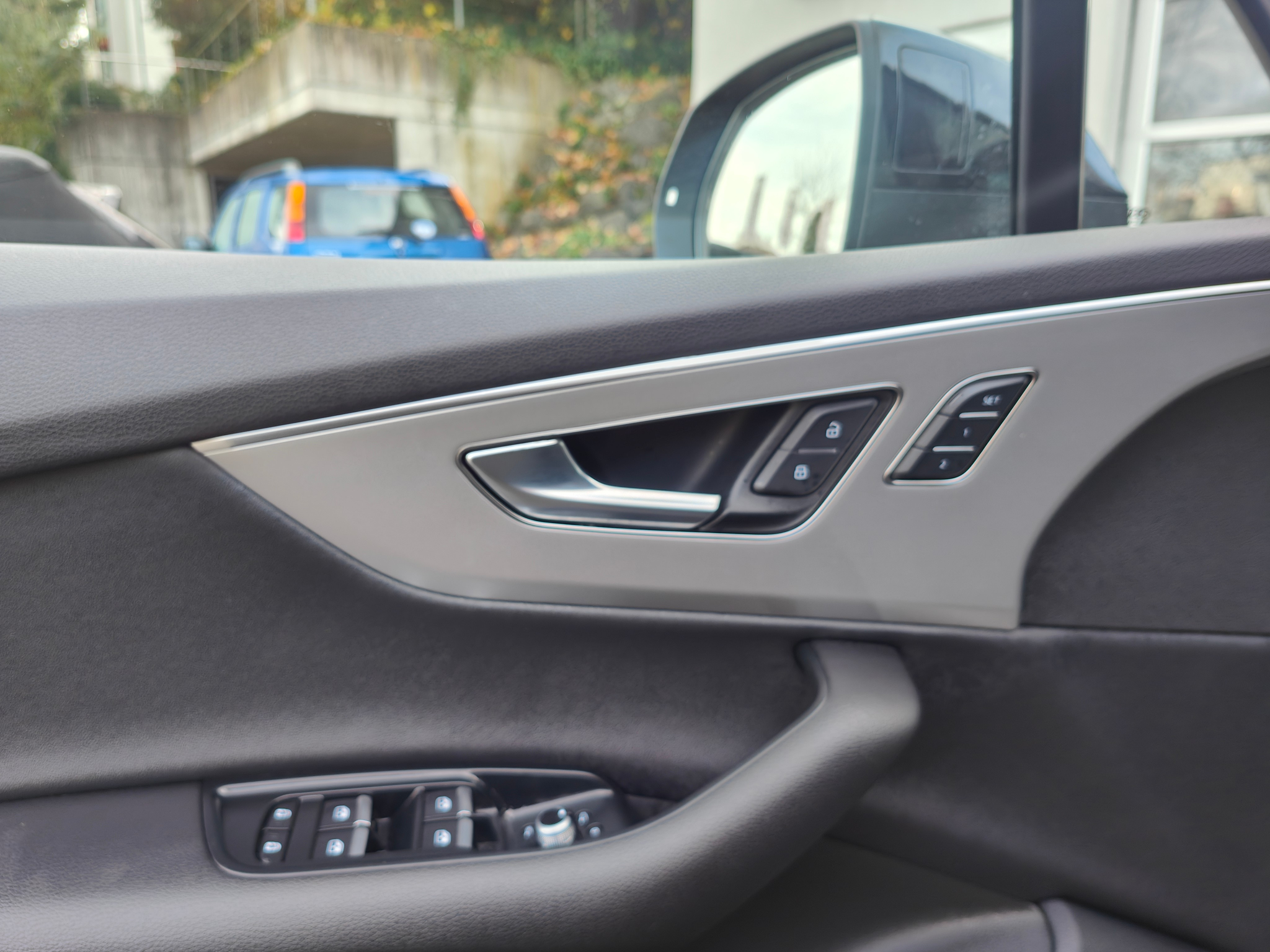 listing desktop thumbnail image 13