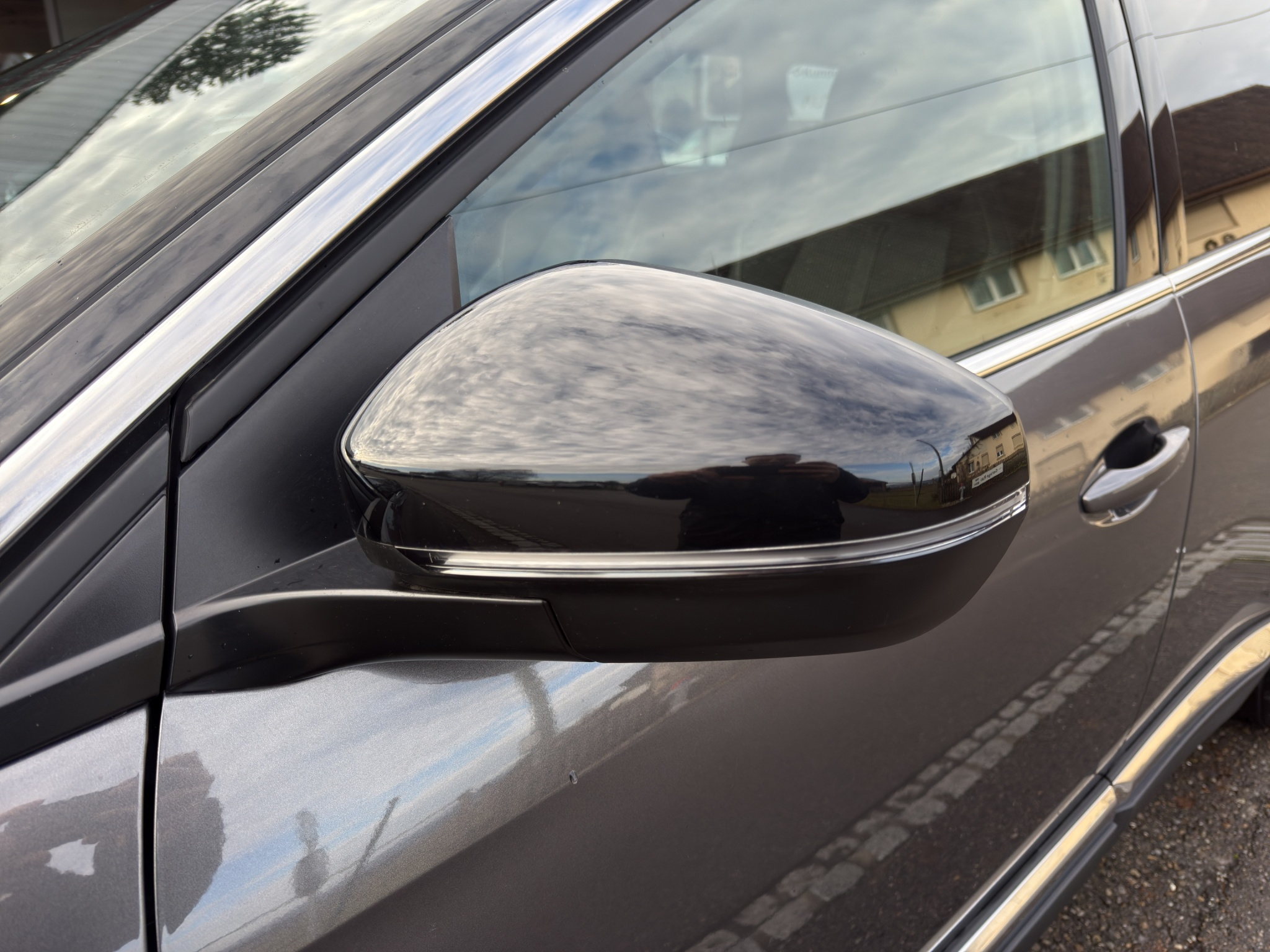 listing desktop thumbnail image 23