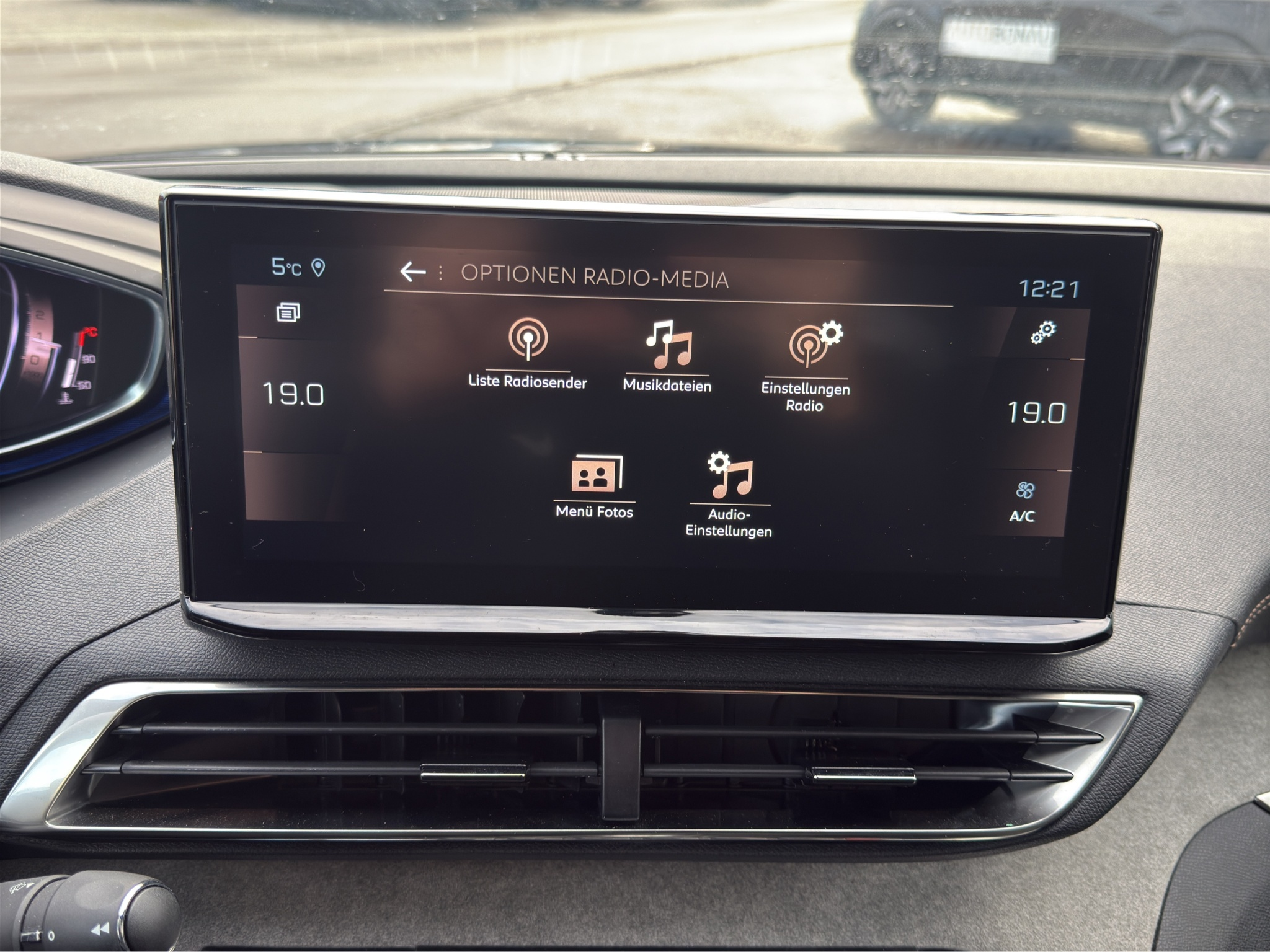 listing desktop thumbnail image 29