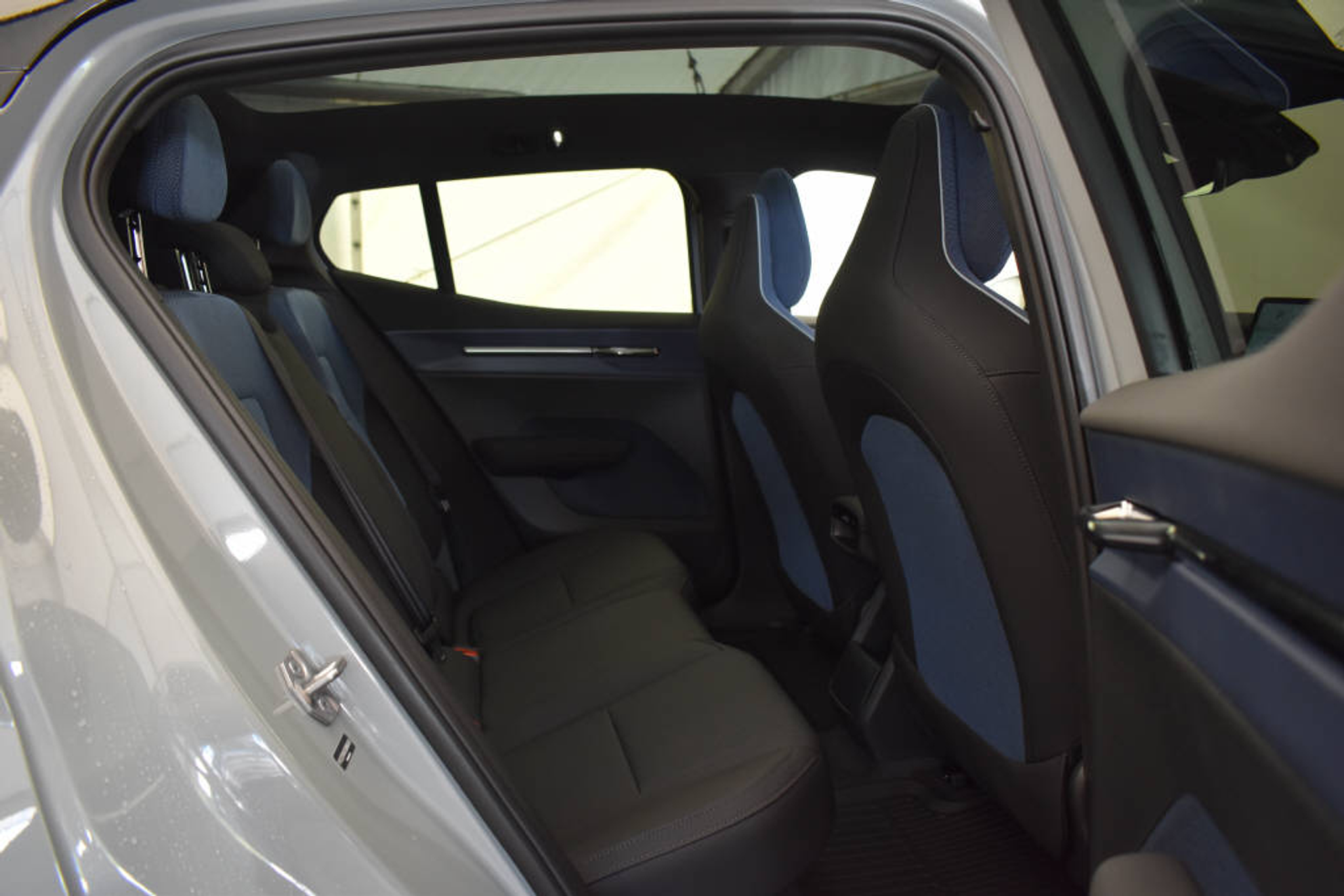 listing desktop thumbnail image 6