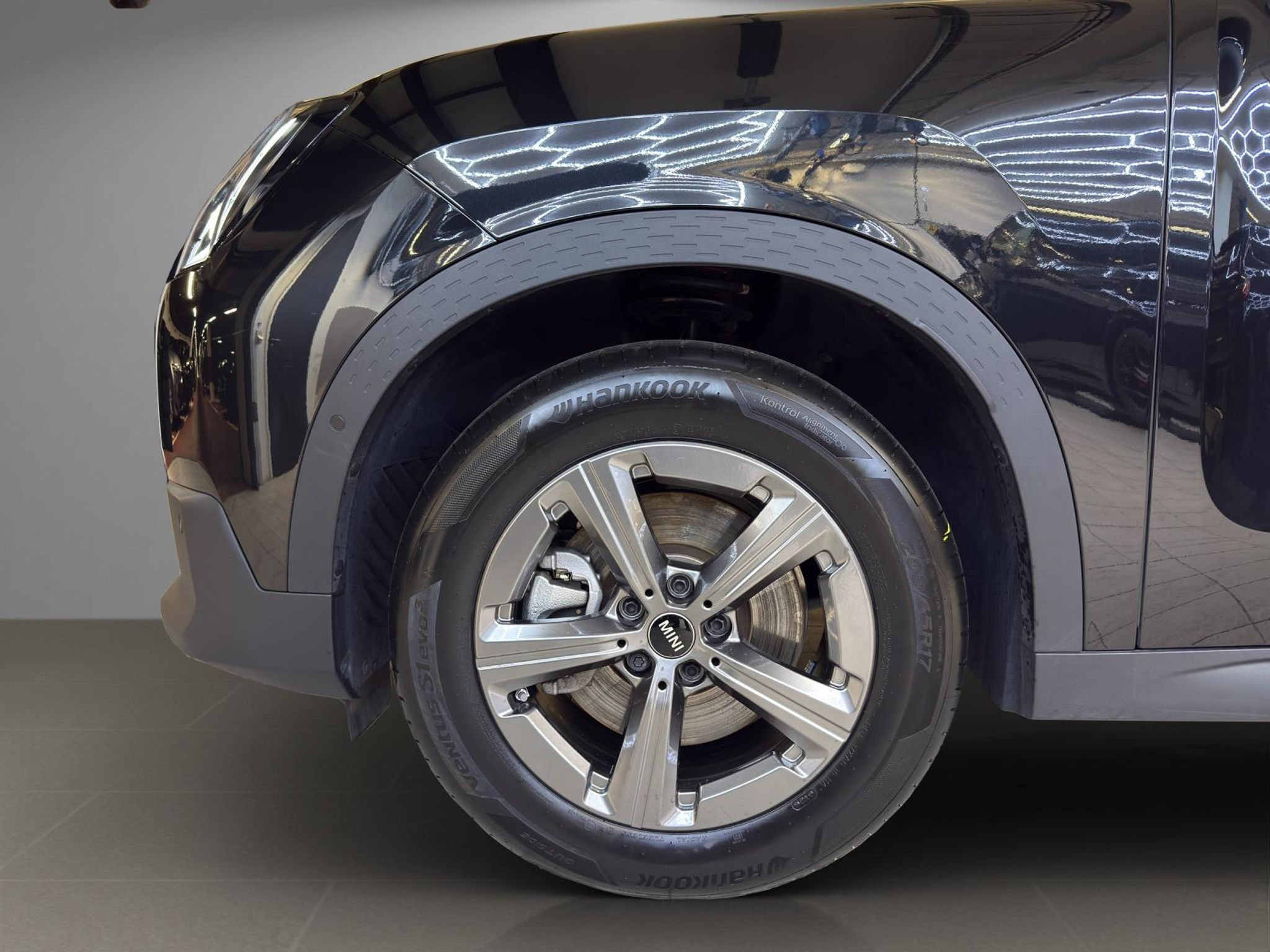 listing desktop thumbnail image 18