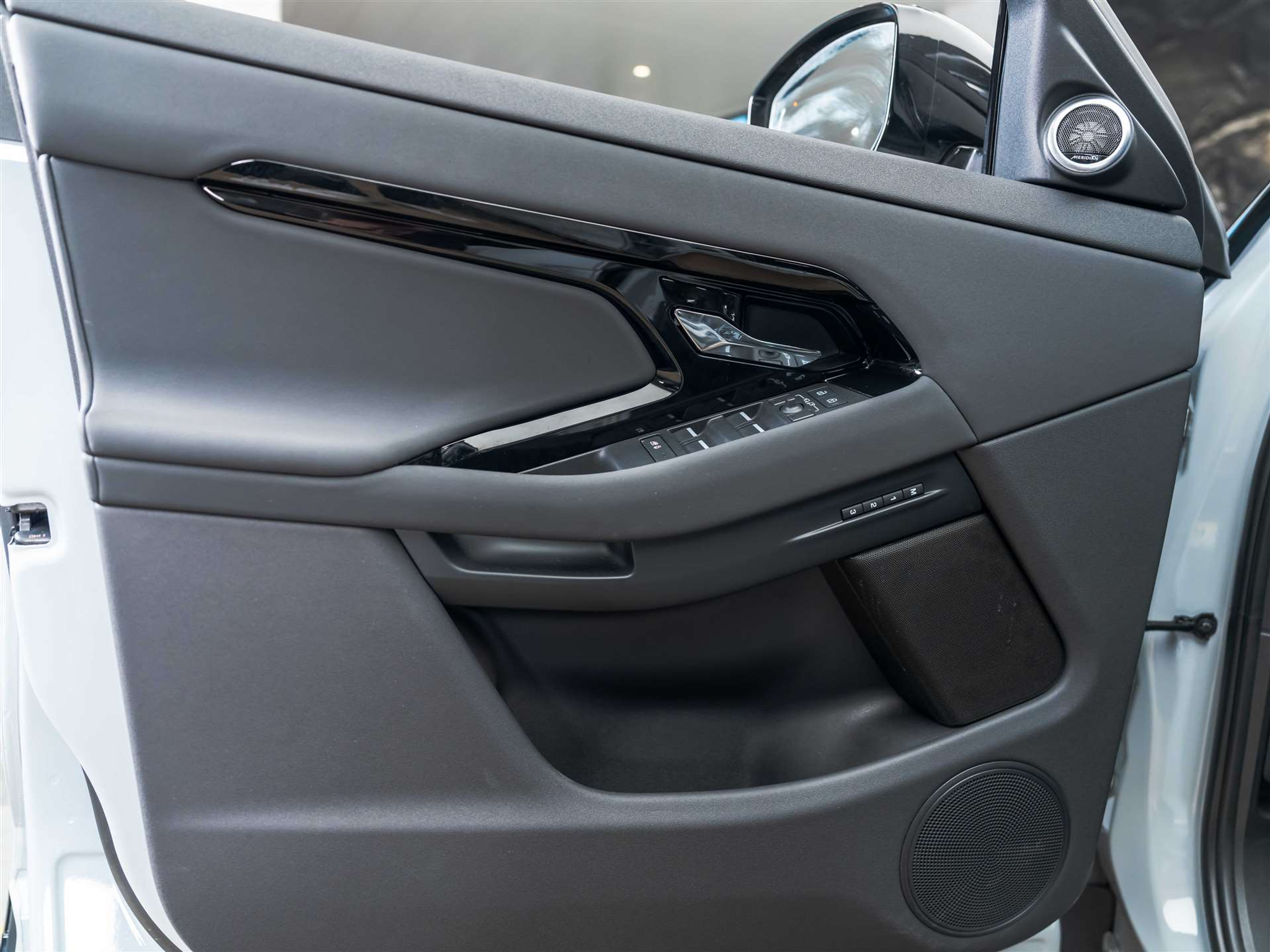 listing desktop thumbnail image 22