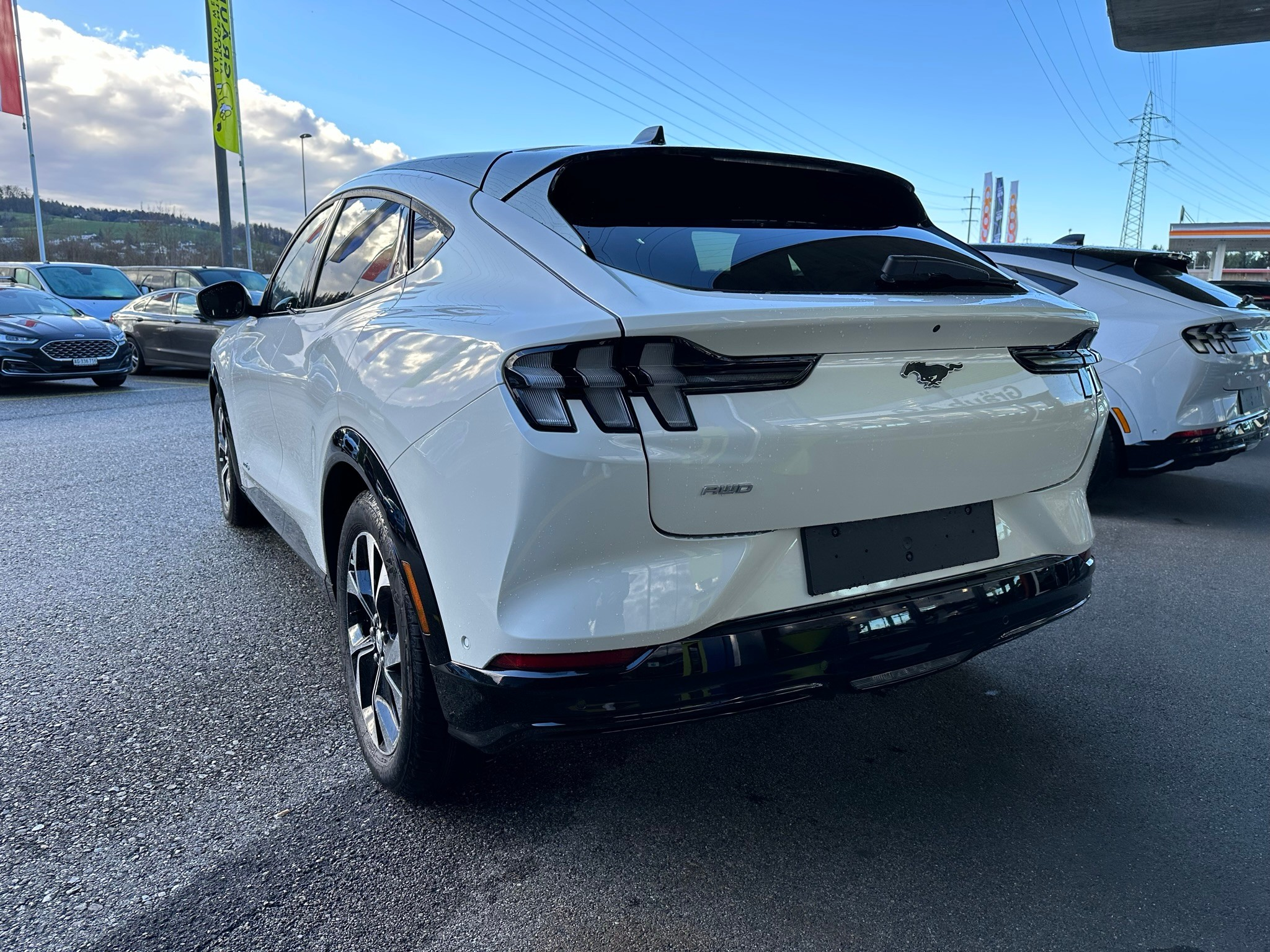 listing desktop thumbnail image 4