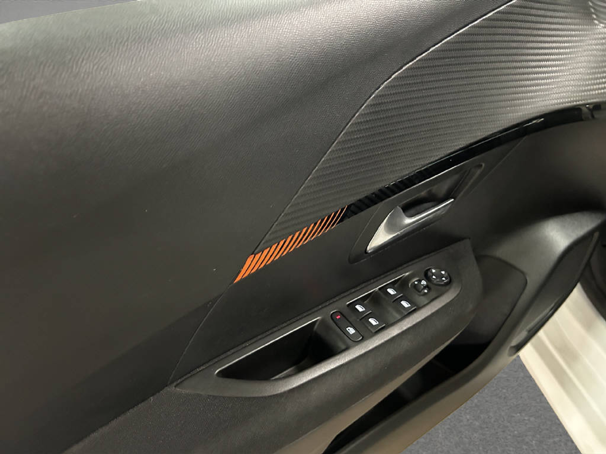 listing desktop thumbnail image 11