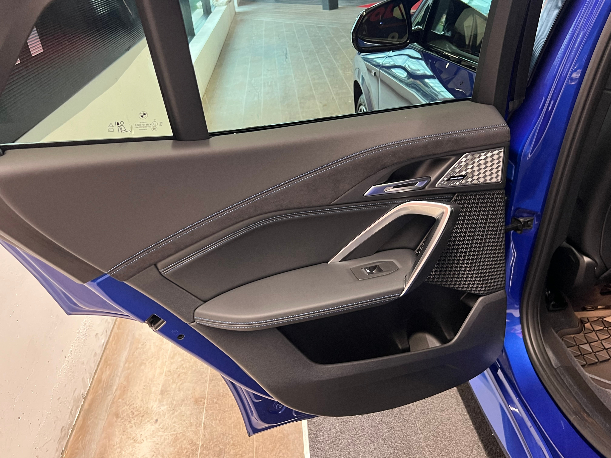 listing desktop thumbnail image 17