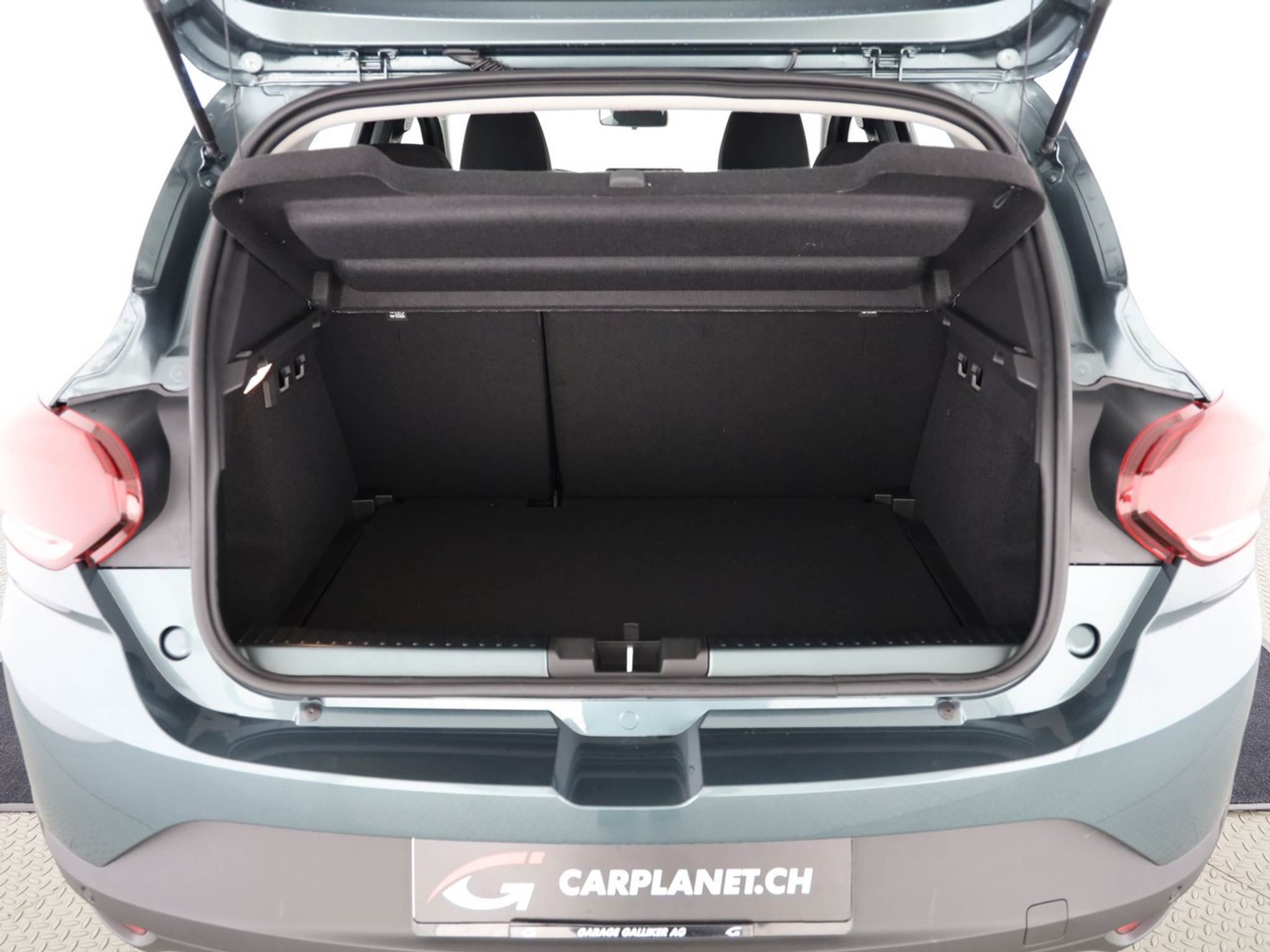 listing desktop thumbnail image 8