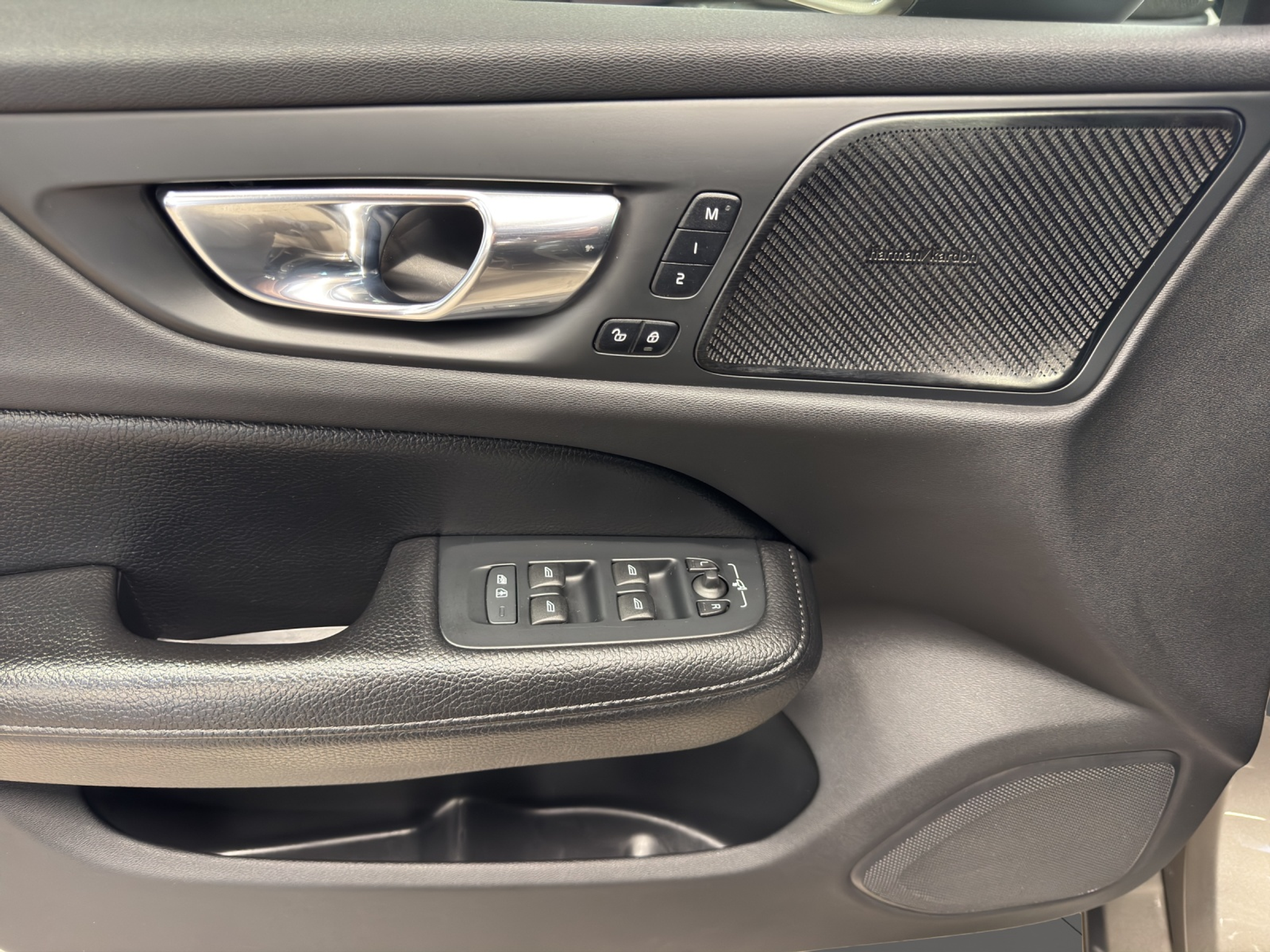 listing desktop thumbnail image 14