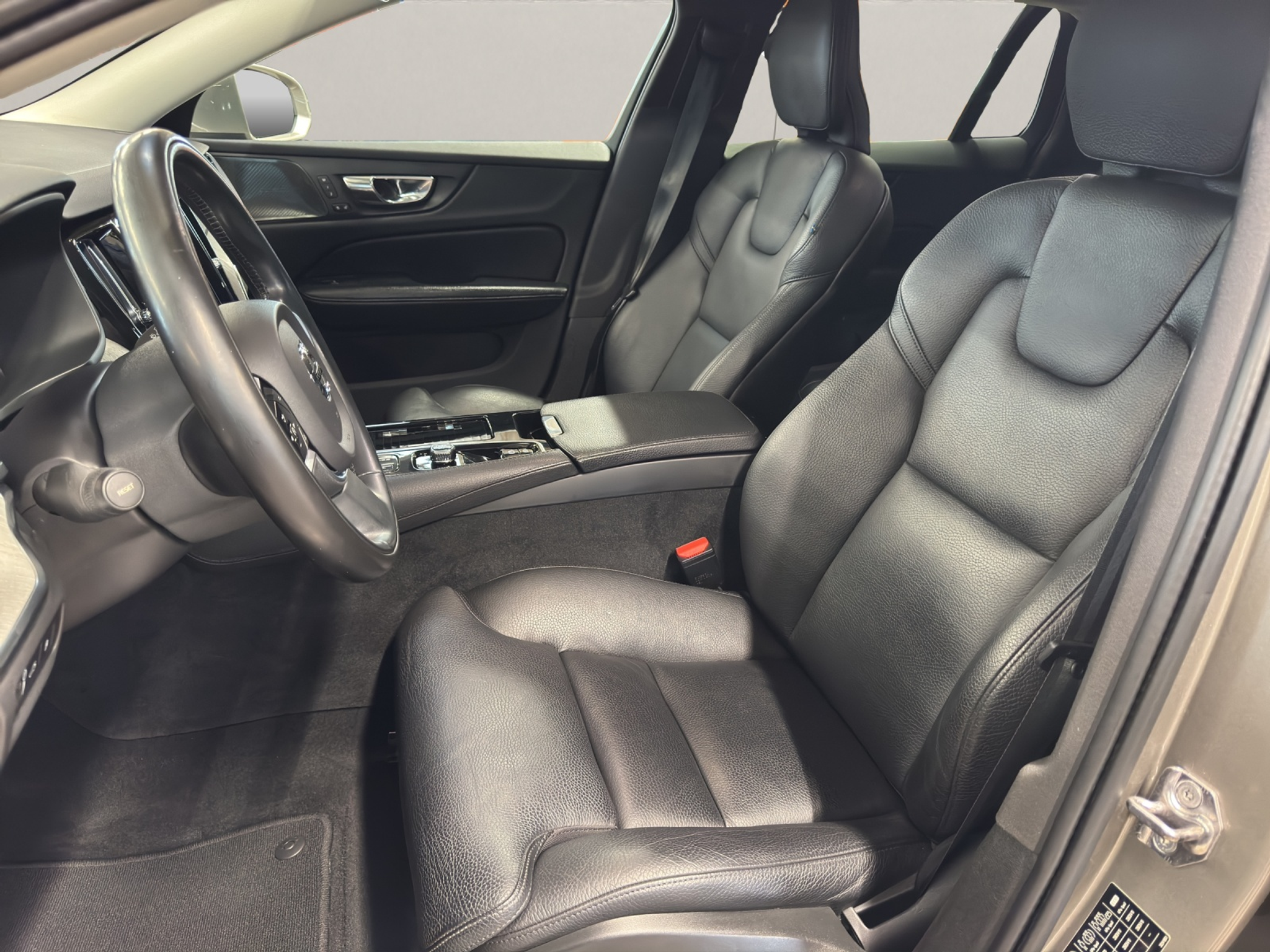 listing desktop thumbnail image 9