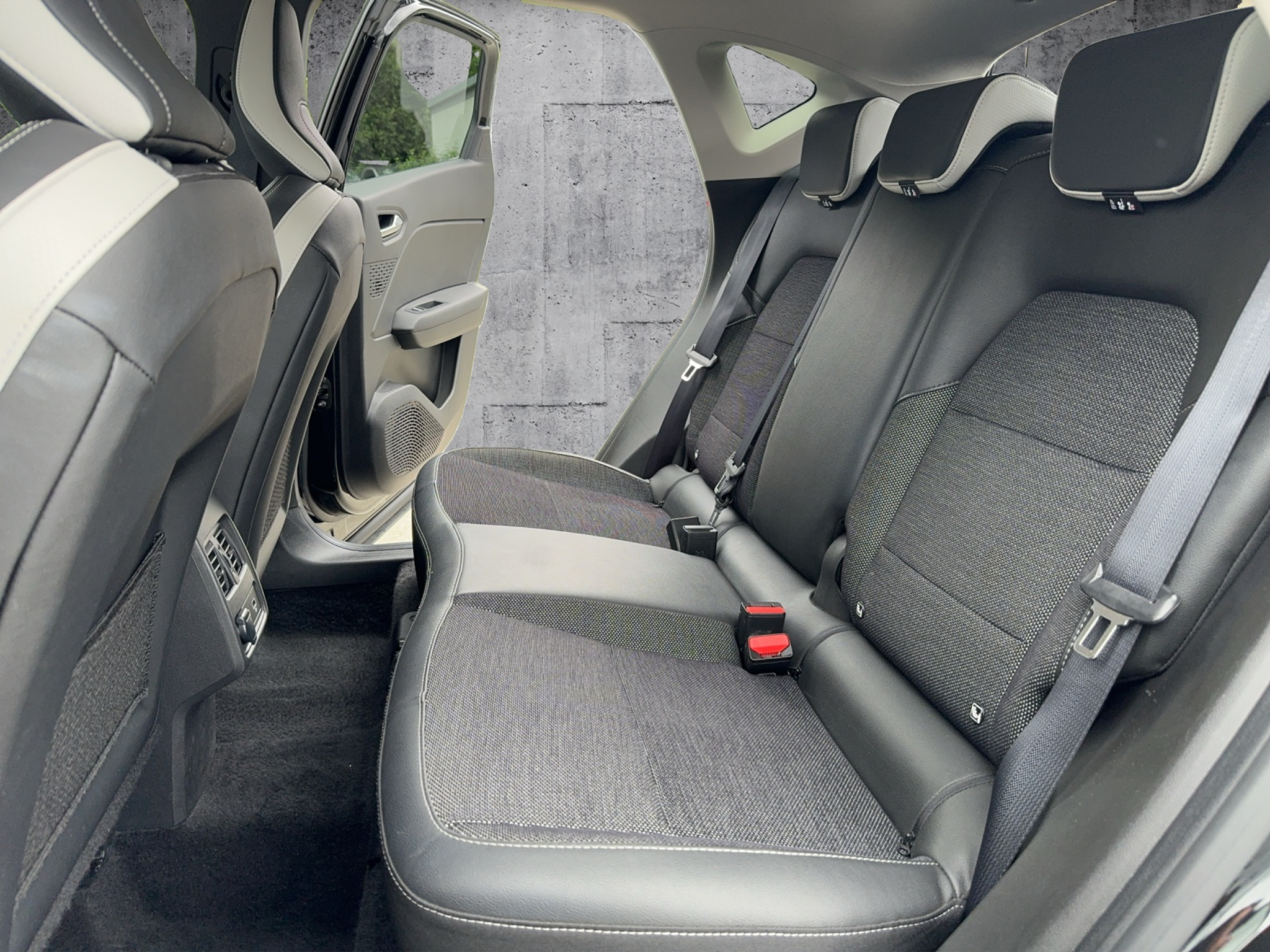 listing desktop thumbnail image 19