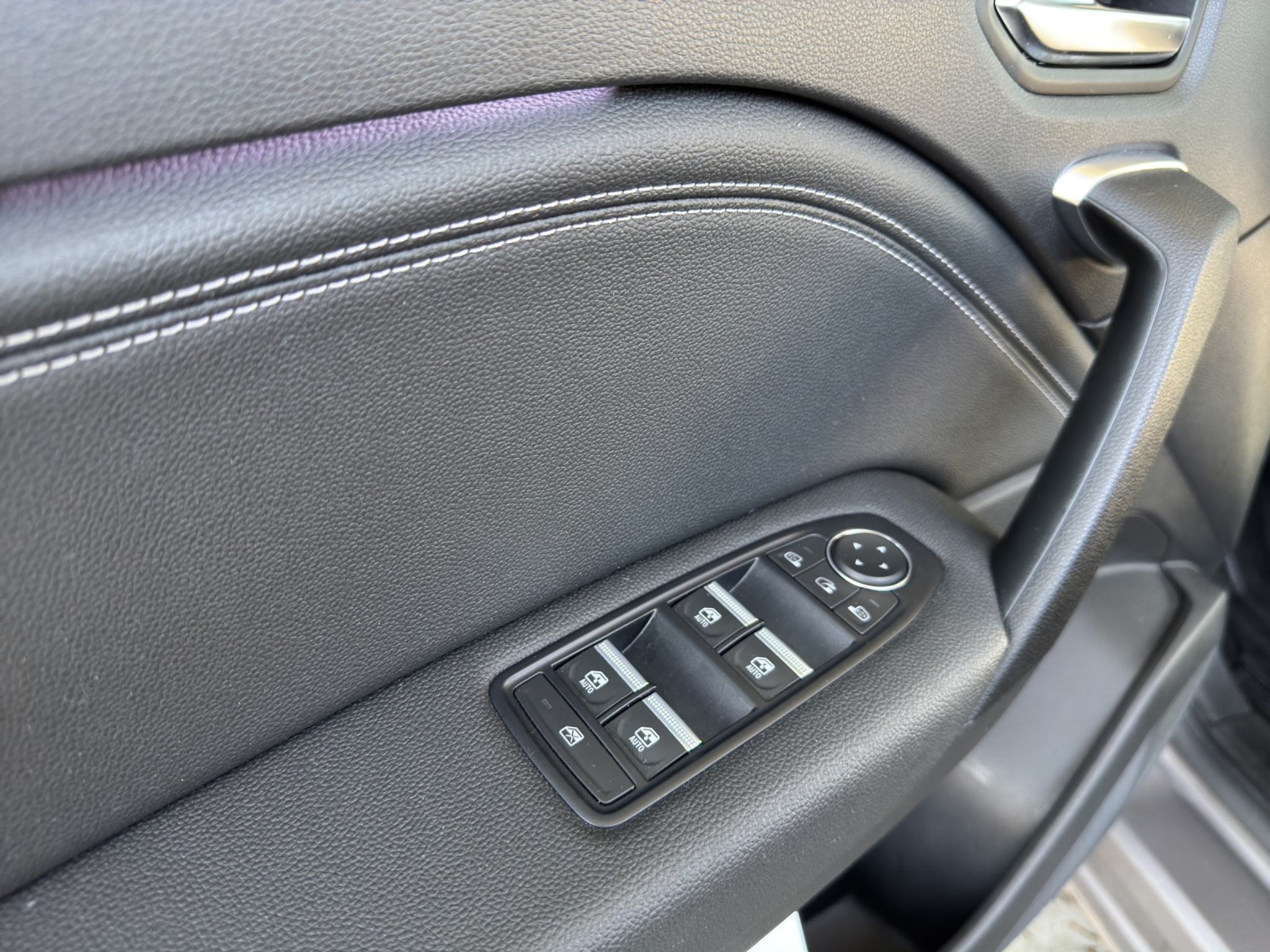 listing desktop thumbnail image 25