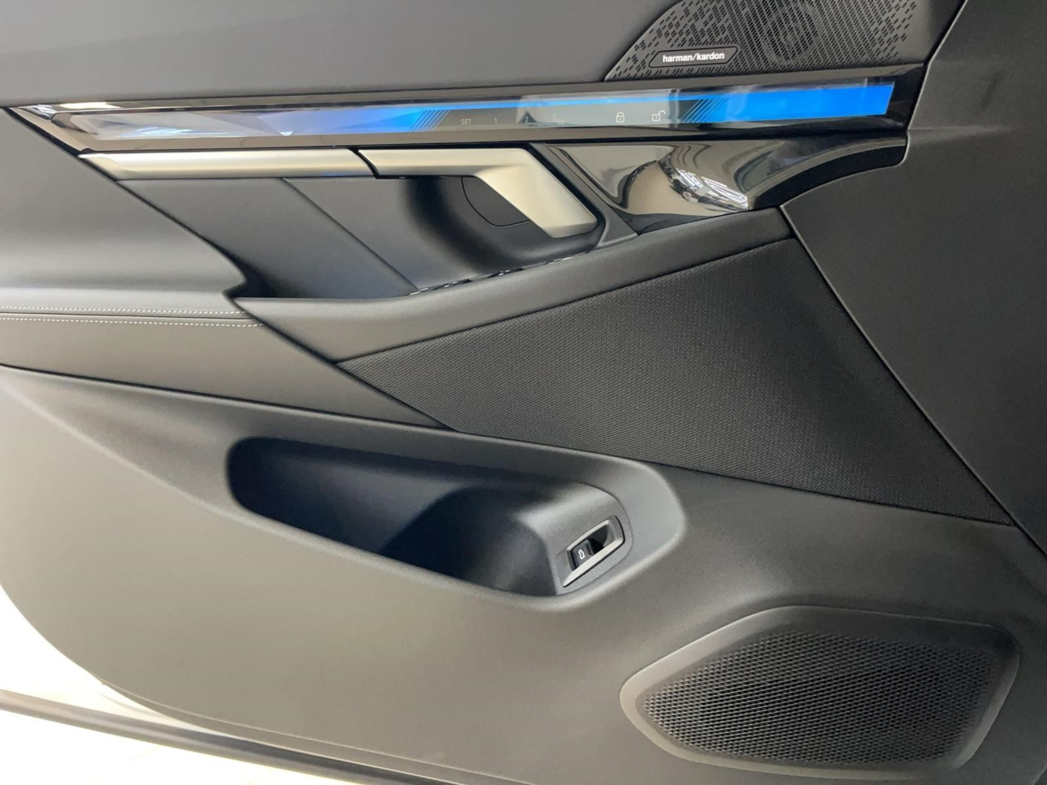 listing desktop thumbnail image 14