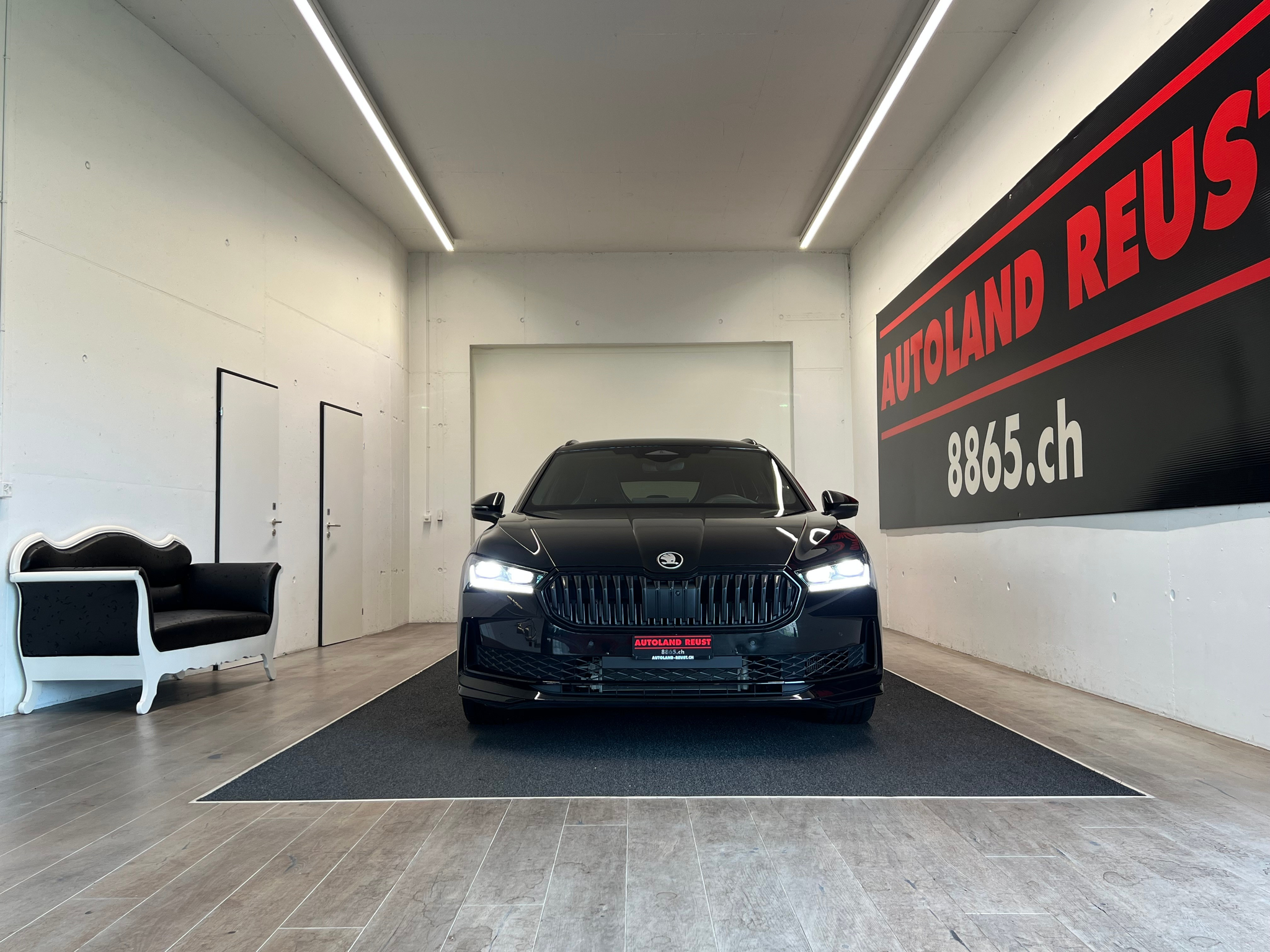 listing desktop thumbnail image 1