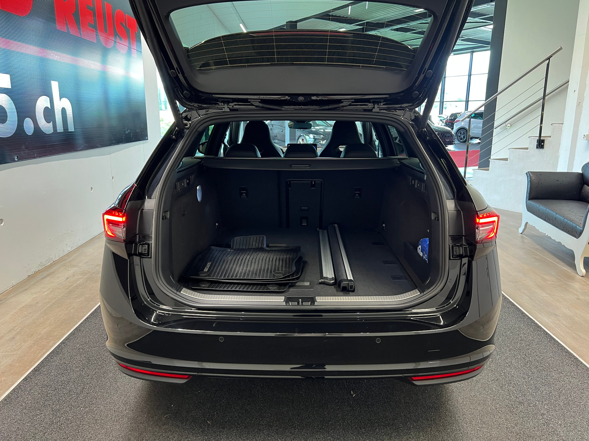 listing desktop thumbnail image 8