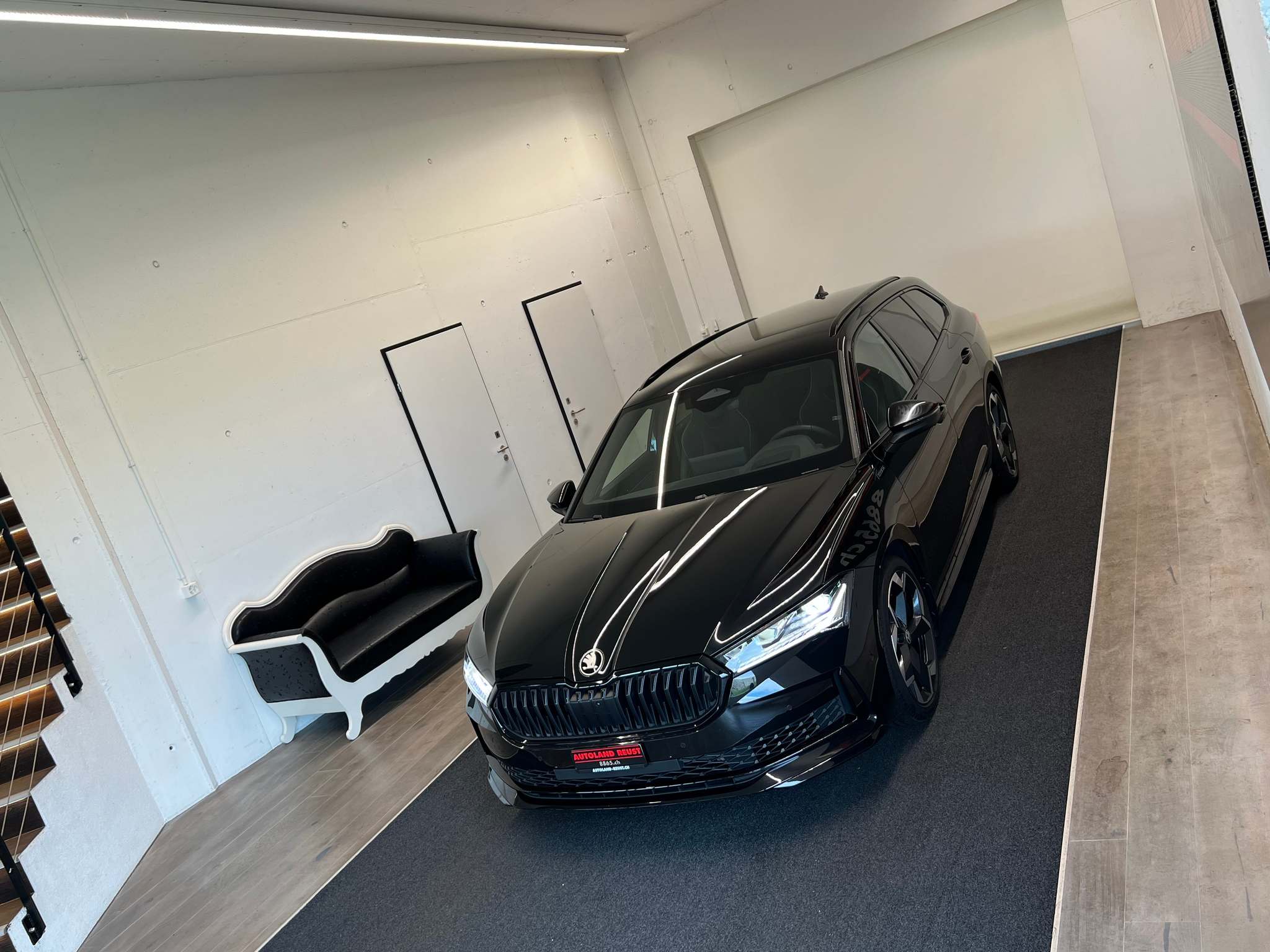 listing desktop thumbnail image 3