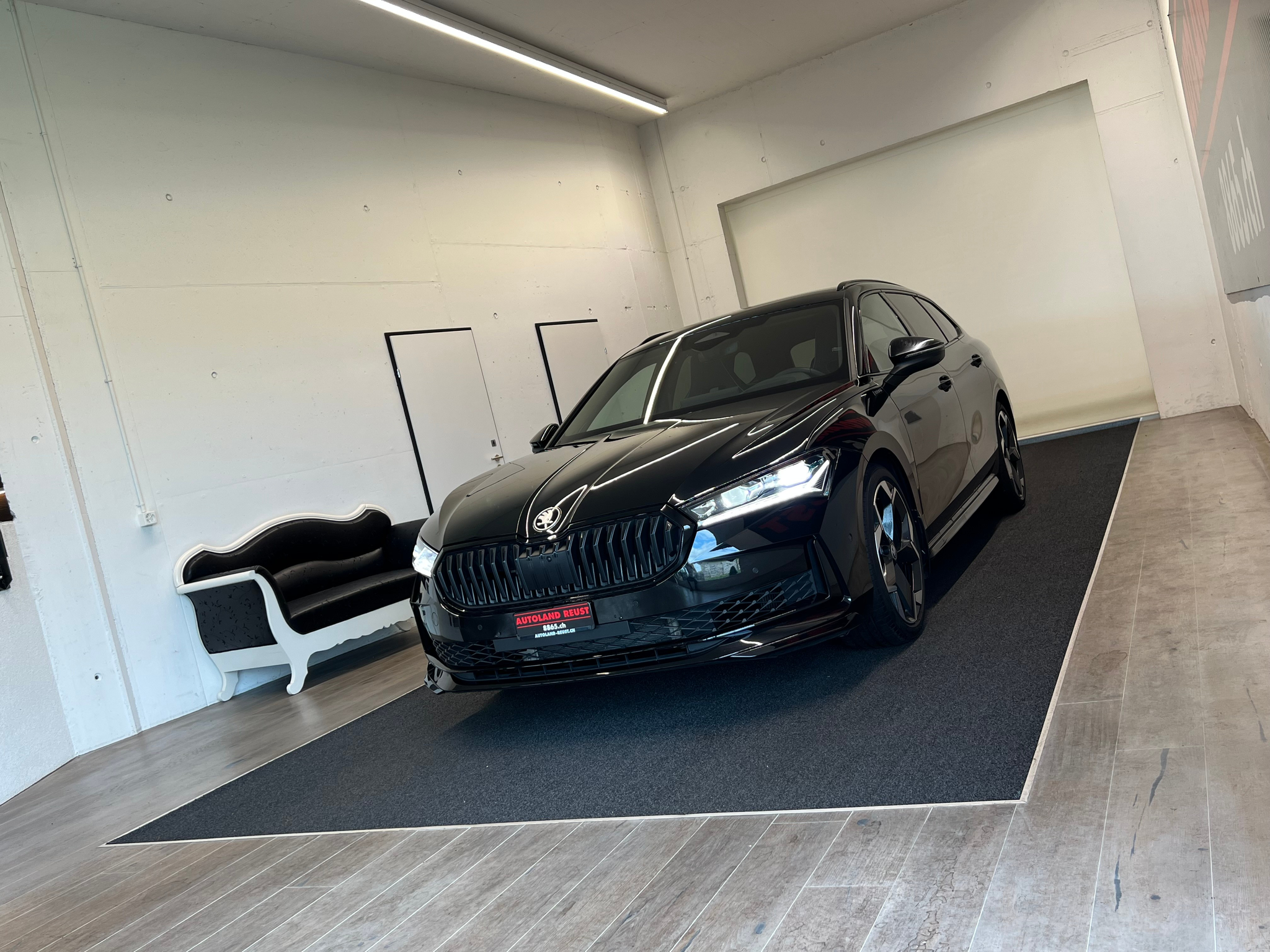 listing desktop thumbnail image 2