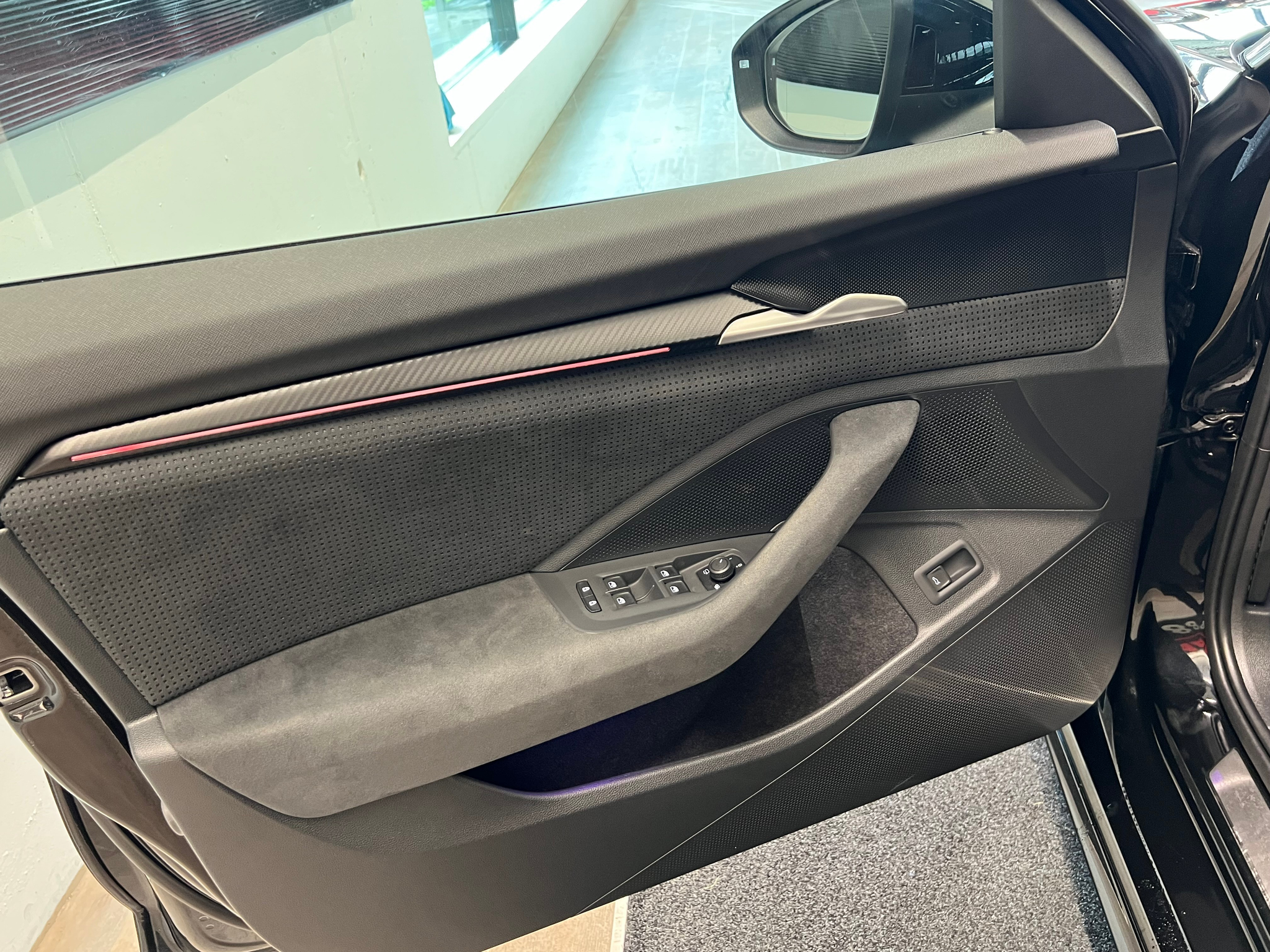 listing desktop thumbnail image 11