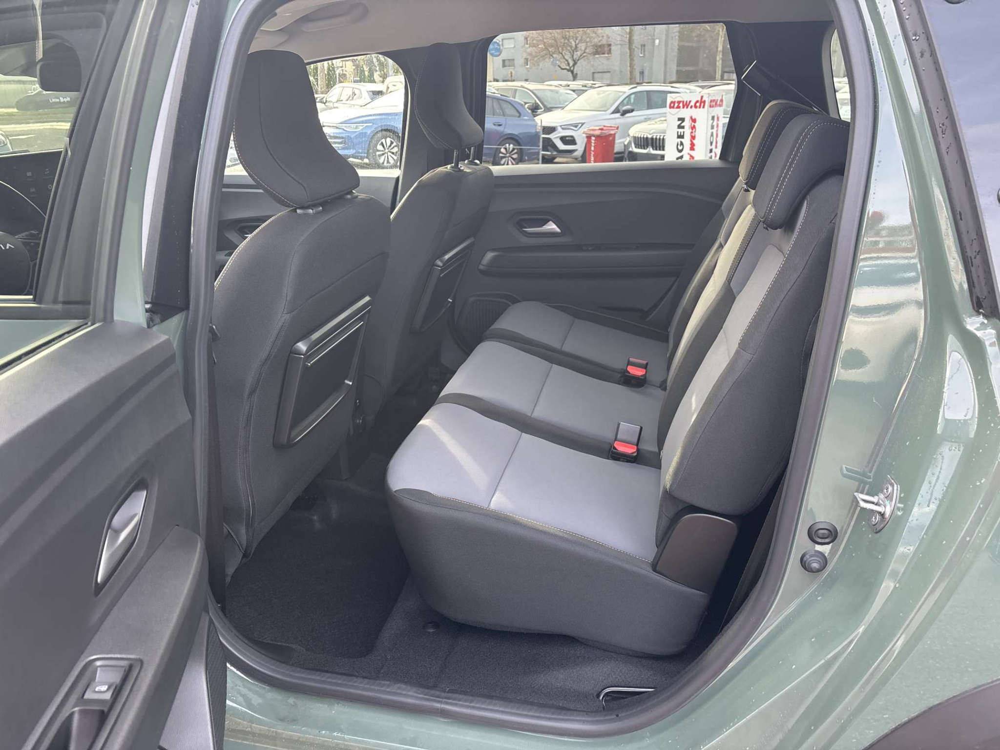 listing desktop thumbnail image 6