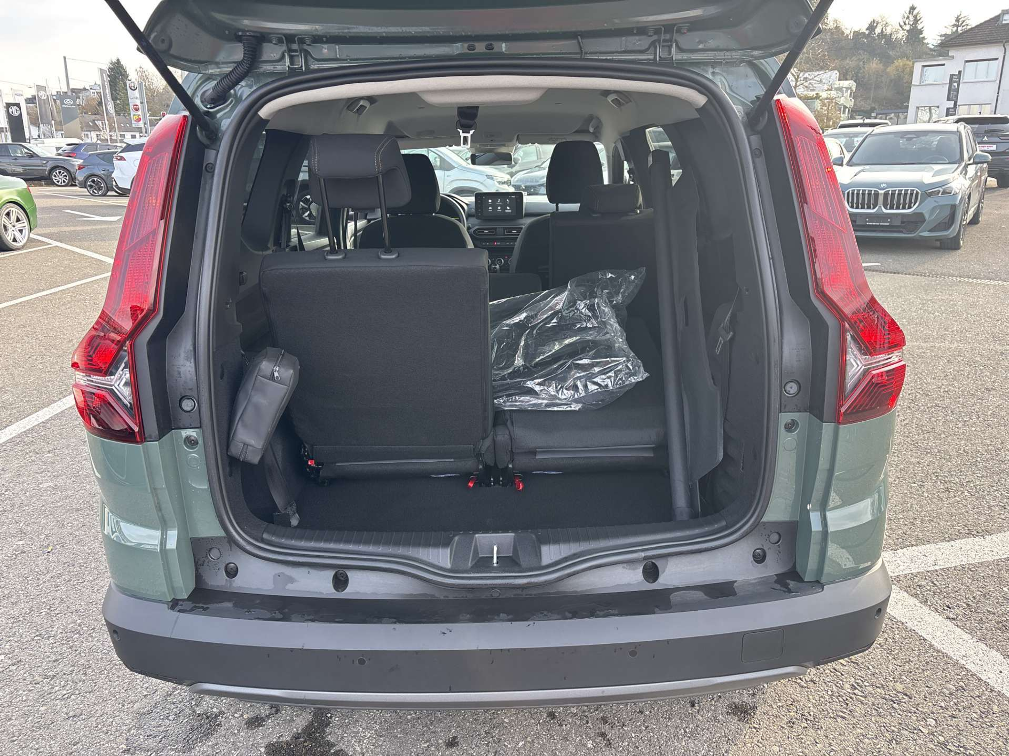 listing desktop thumbnail image 7