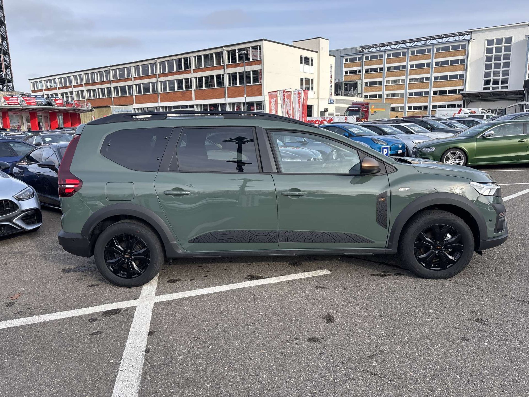 listing desktop thumbnail image 11