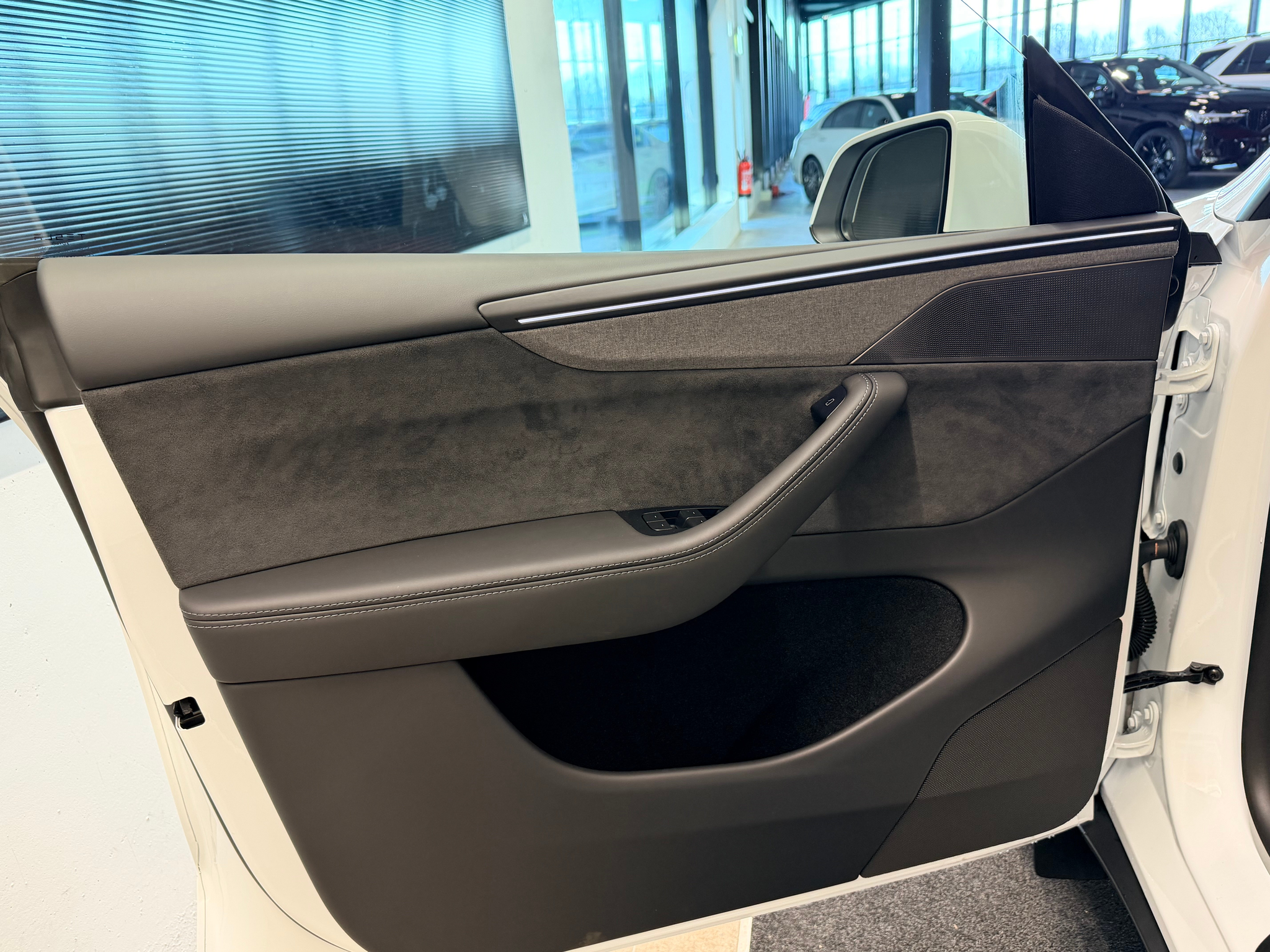 listing desktop thumbnail image 10