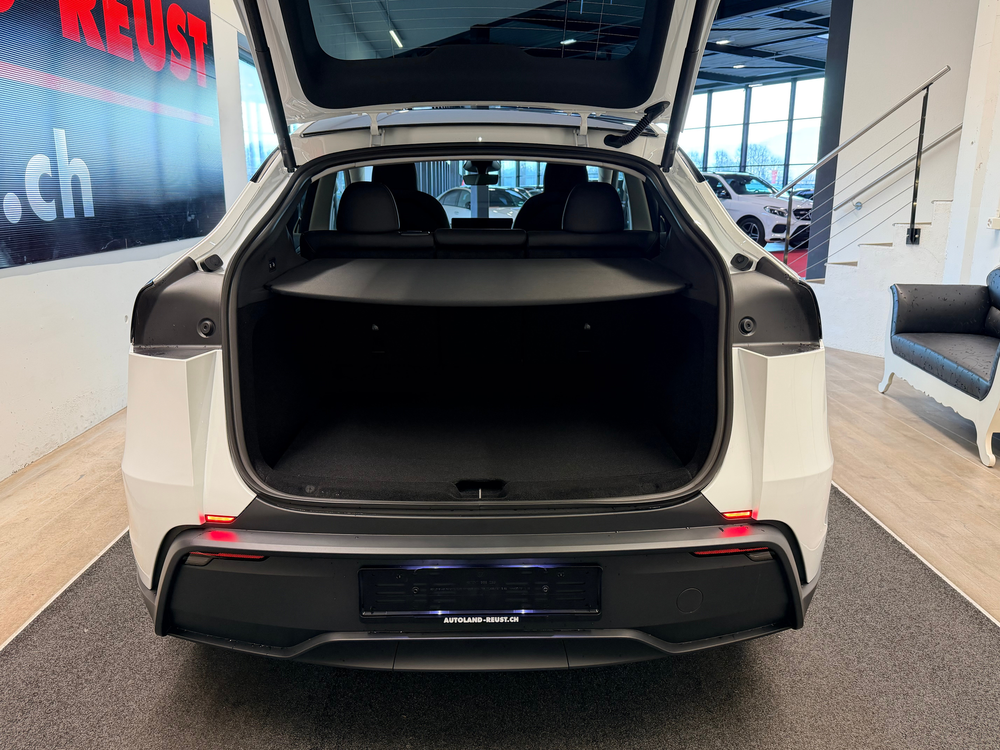 listing desktop thumbnail image 8