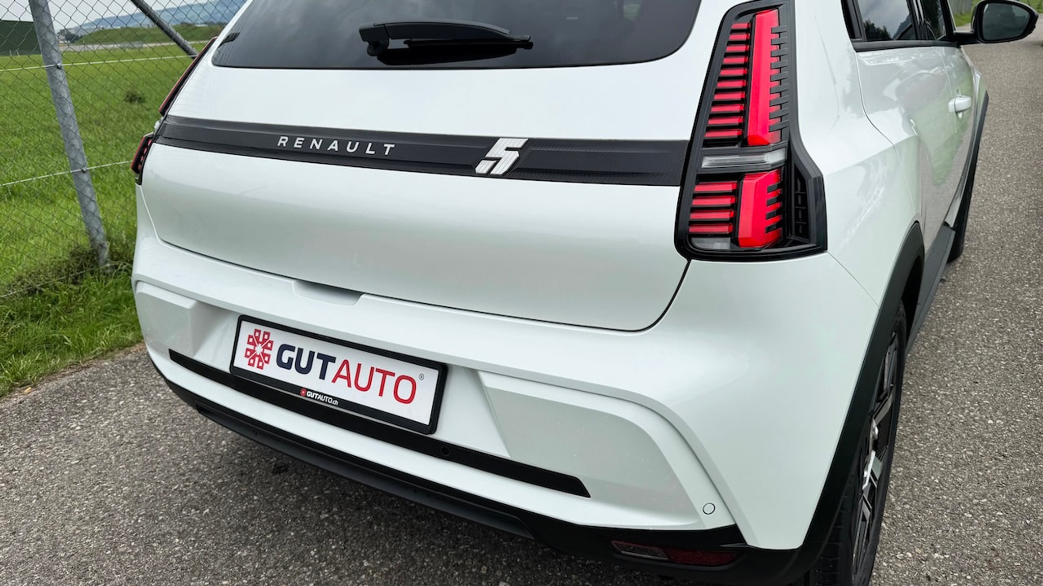 listing desktop thumbnail image 11