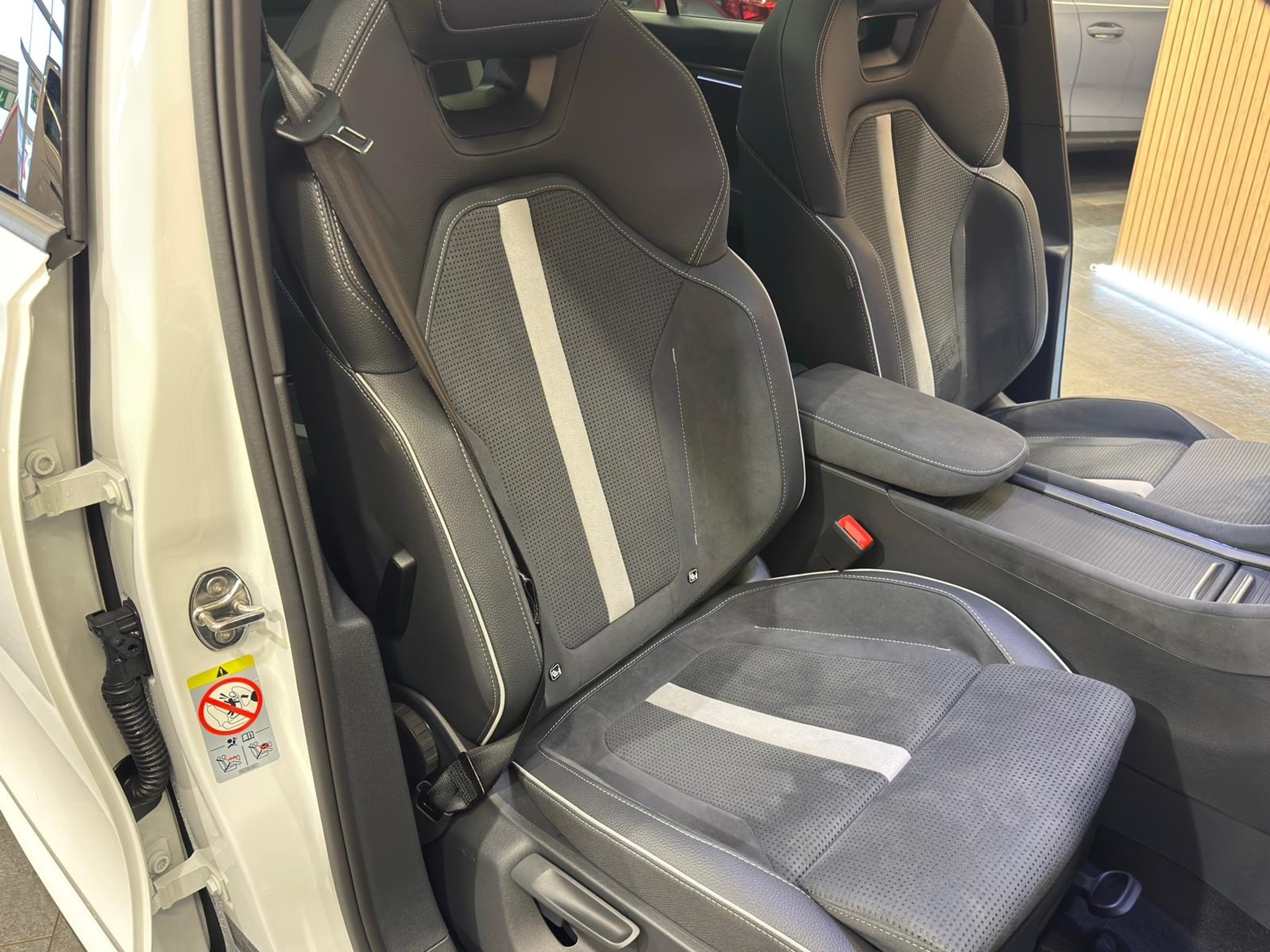 listing desktop thumbnail image 9