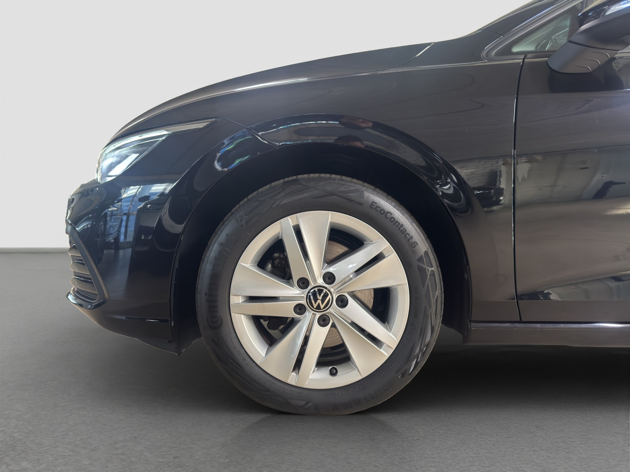 listing desktop thumbnail image 4