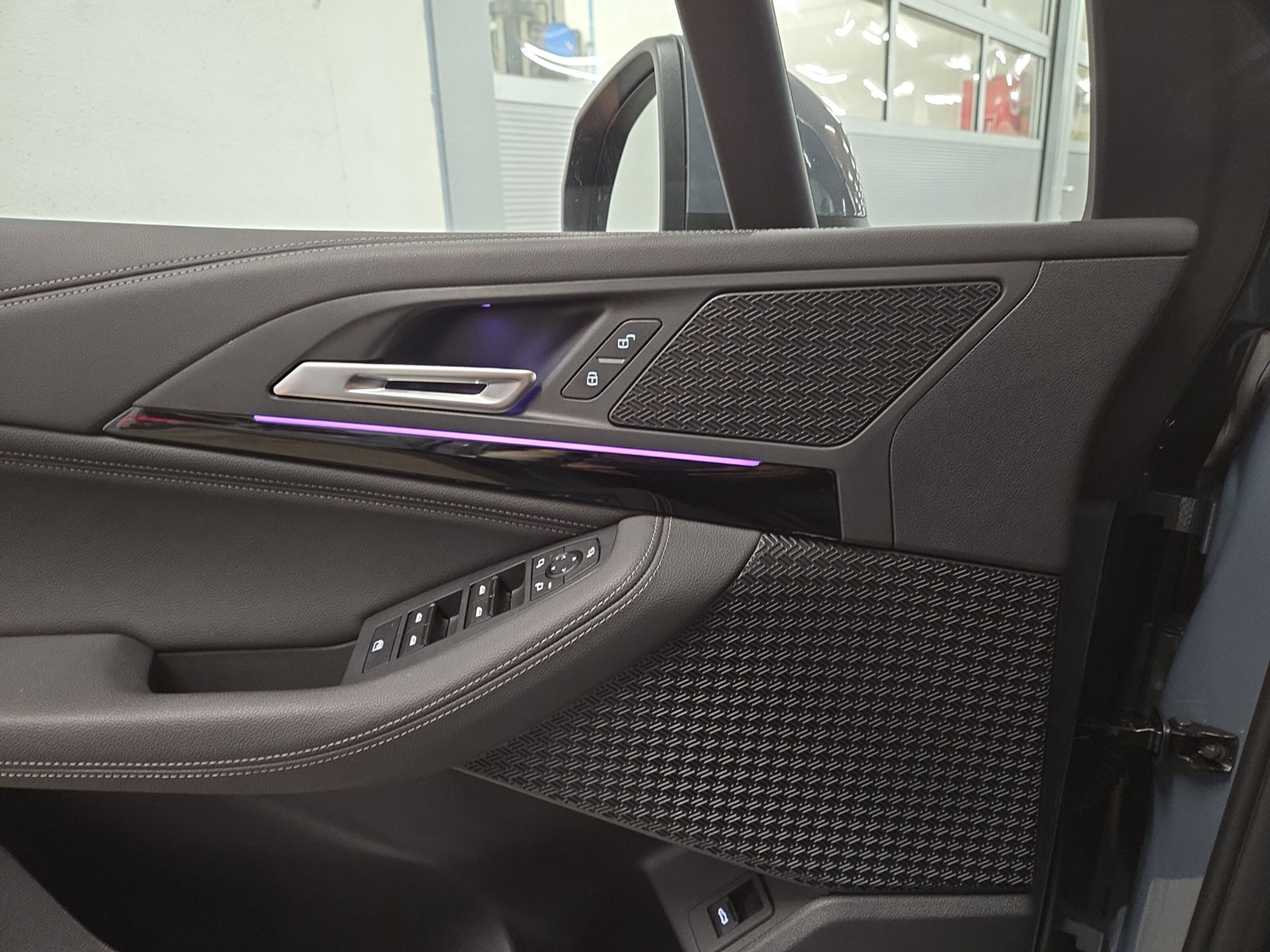 listing desktop thumbnail image 16