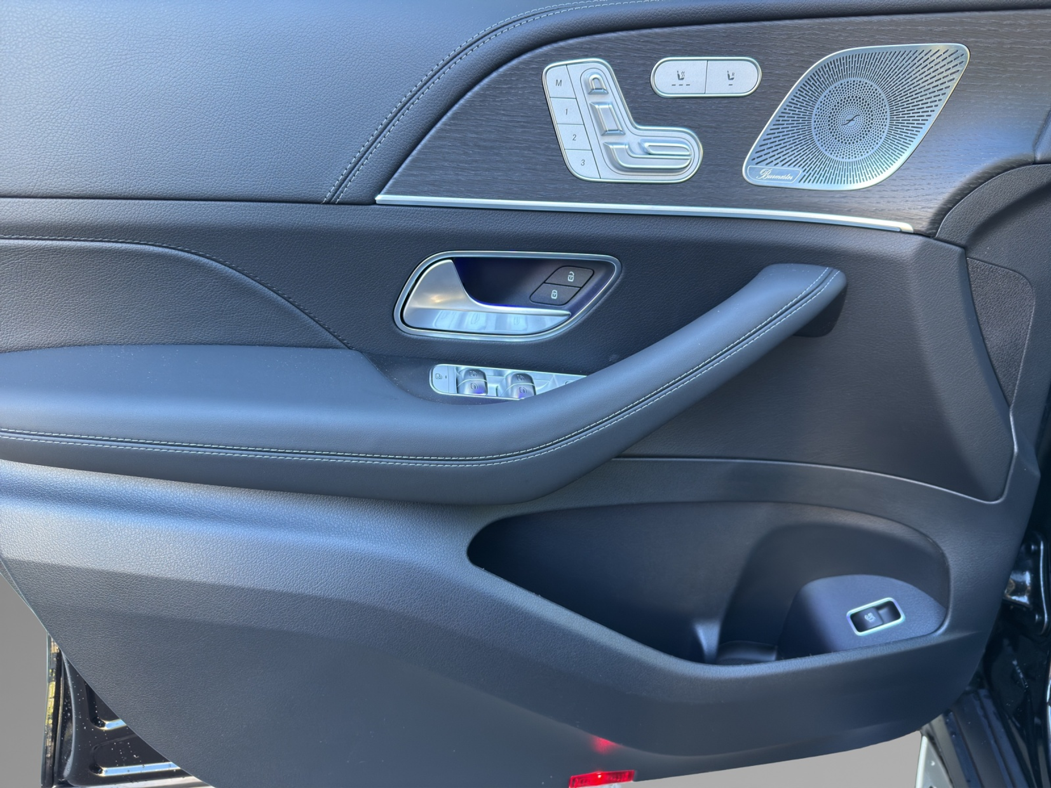 listing desktop thumbnail image 12