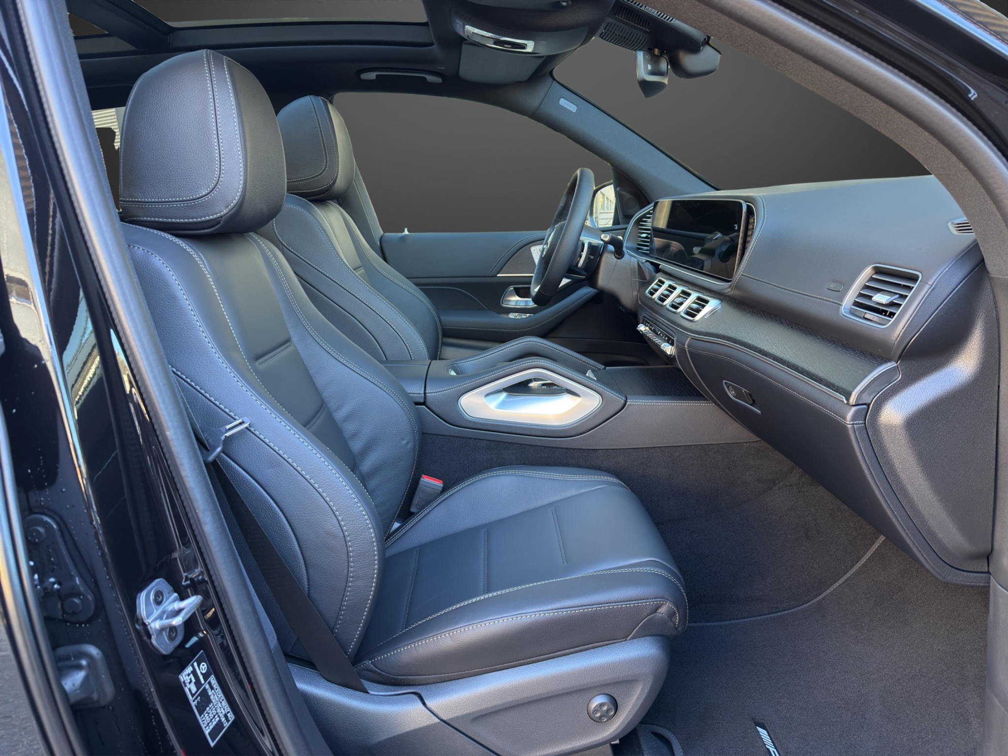 listing desktop thumbnail image 11