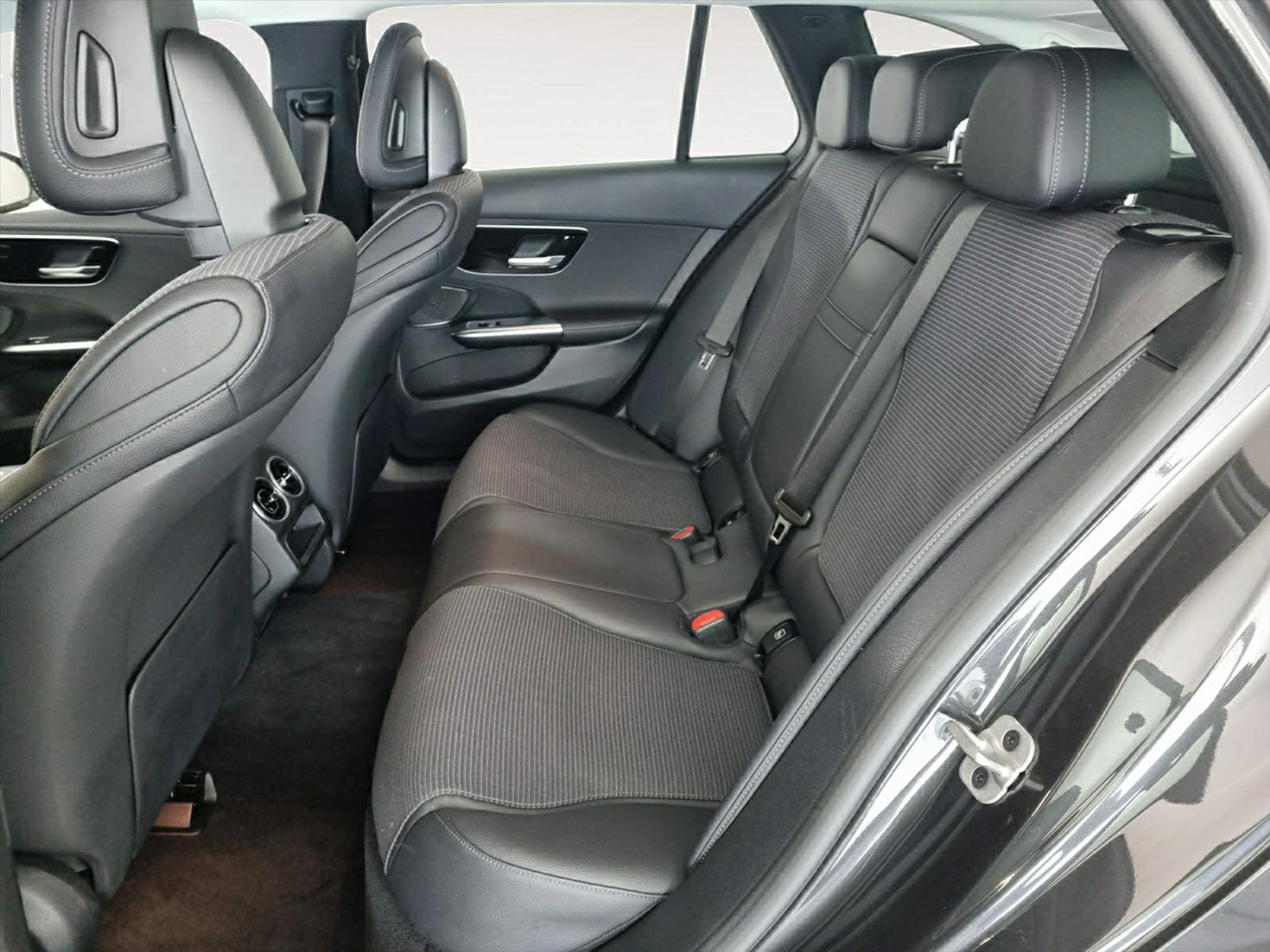 listing desktop thumbnail image 14