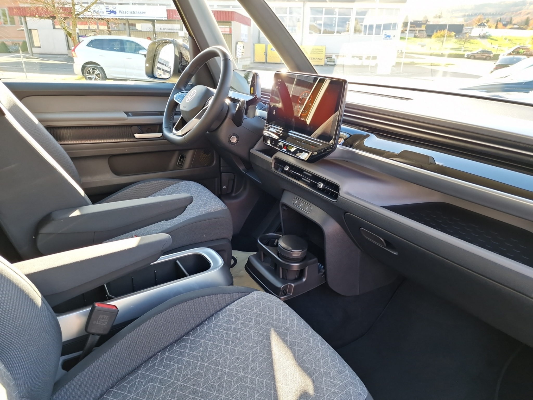 listing desktop thumbnail image 18