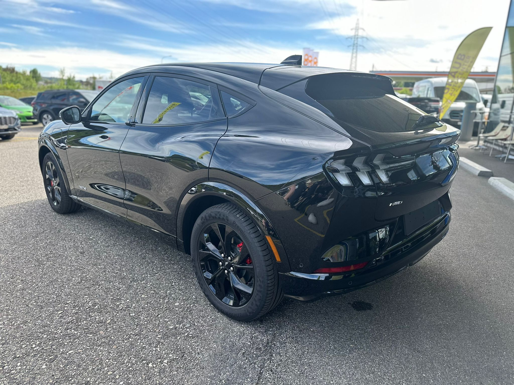 listing desktop thumbnail image 4