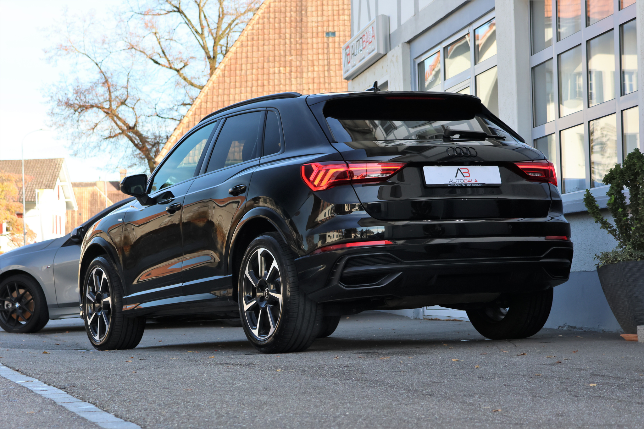 listing desktop thumbnail image 2