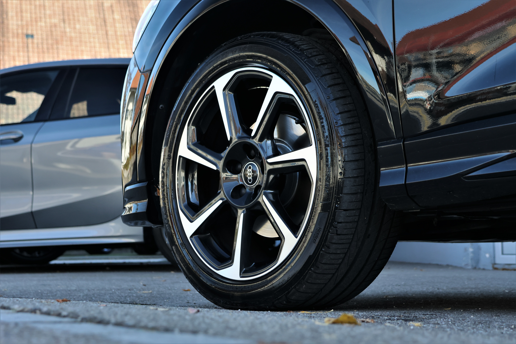 listing desktop thumbnail image 6