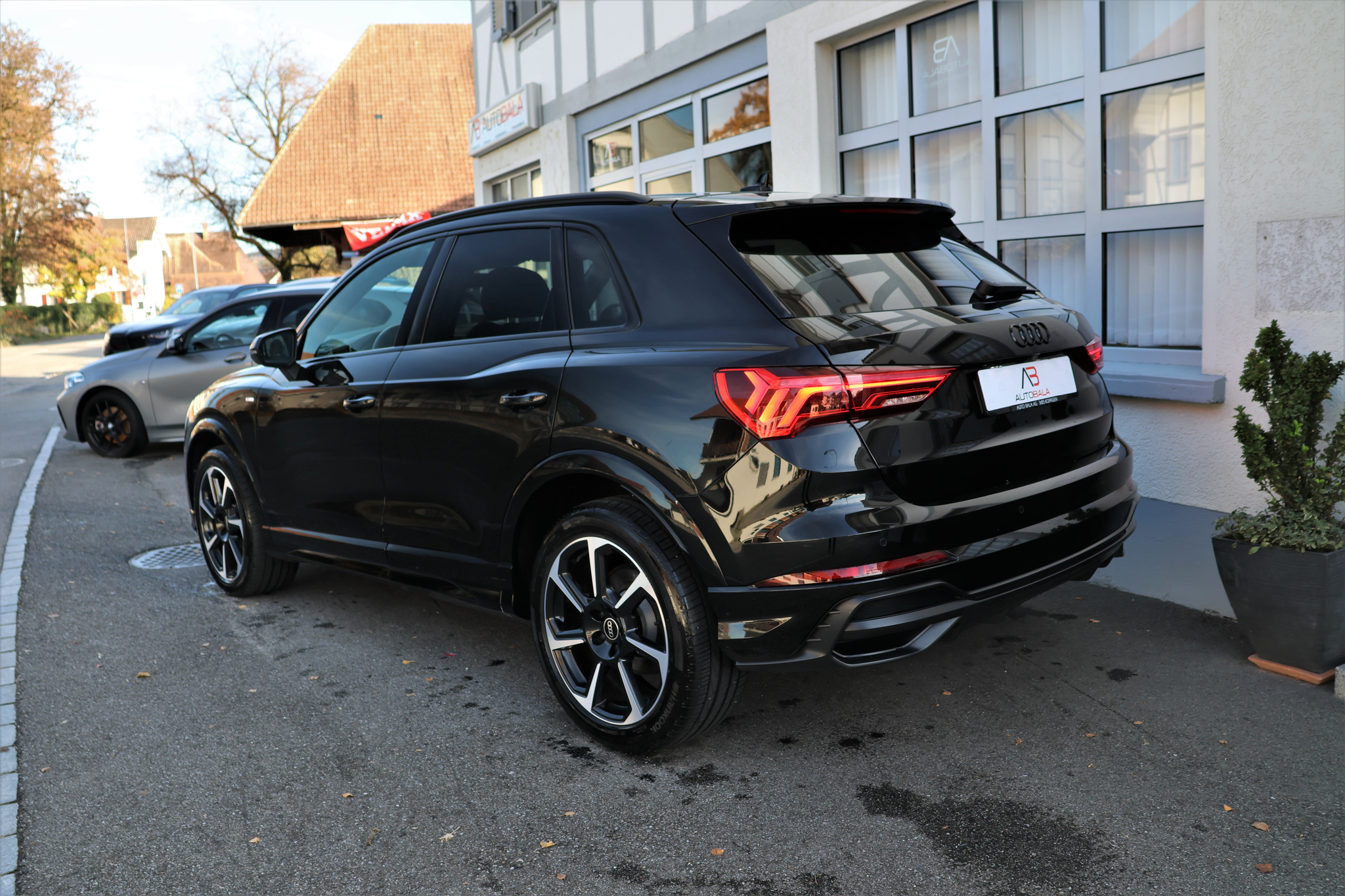 listing desktop thumbnail image 5