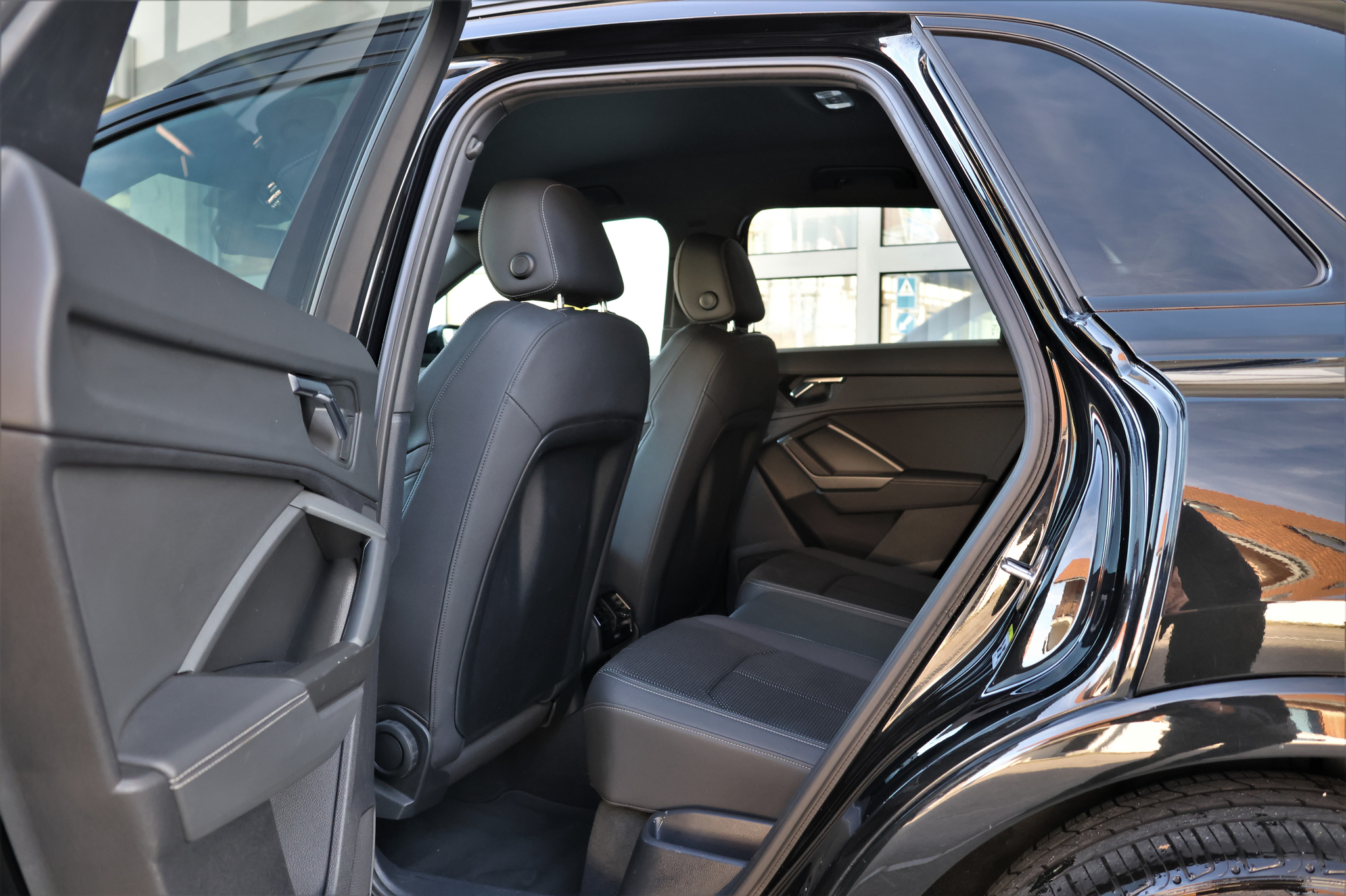 listing desktop thumbnail image 11