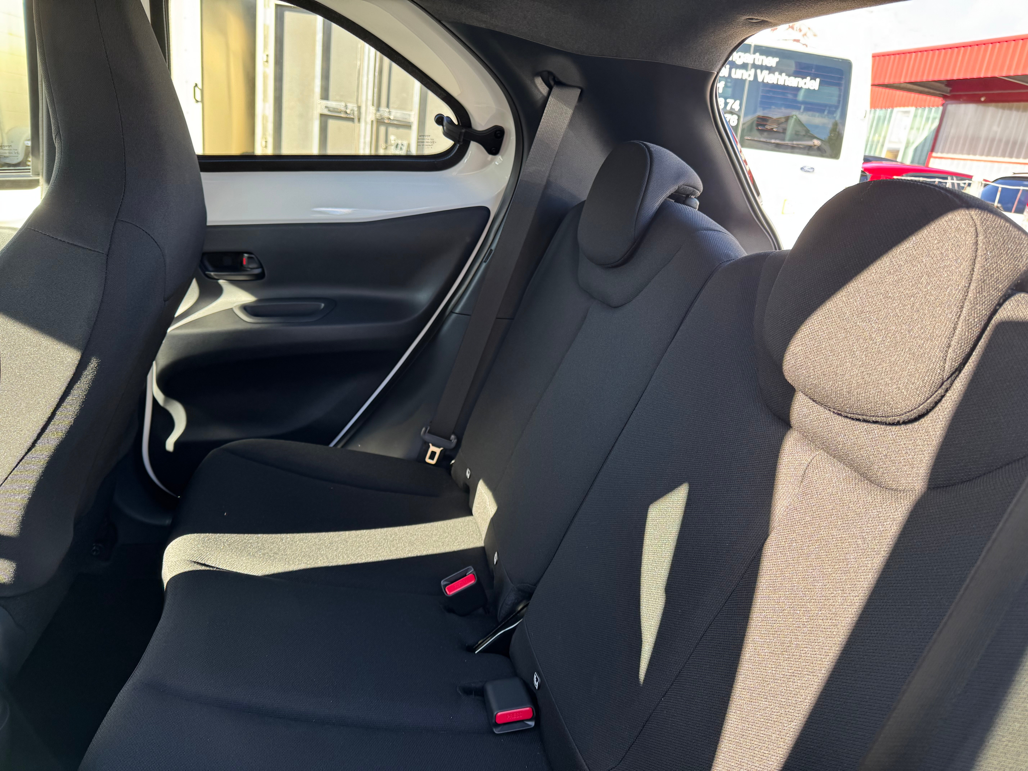 listing desktop thumbnail image 6