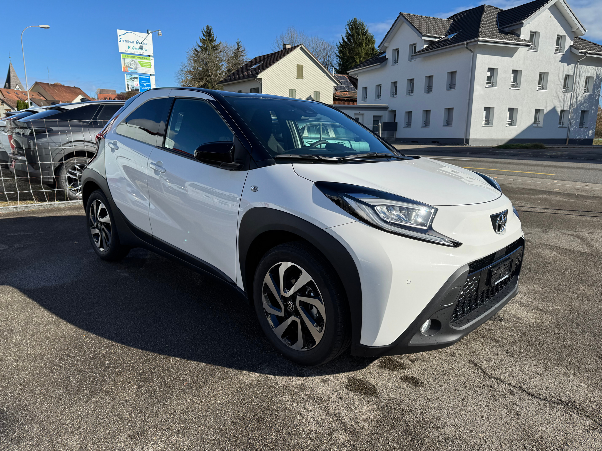 listing desktop thumbnail image 9